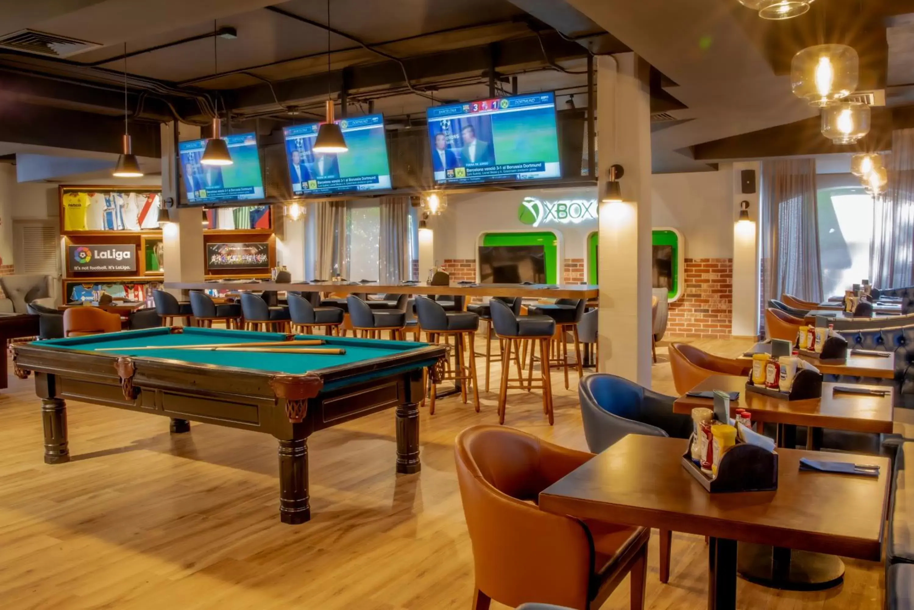 Lounge or bar, Billiards in Family Selection at Grand Palladium Vallarta Resort & Spa - All Inclusive