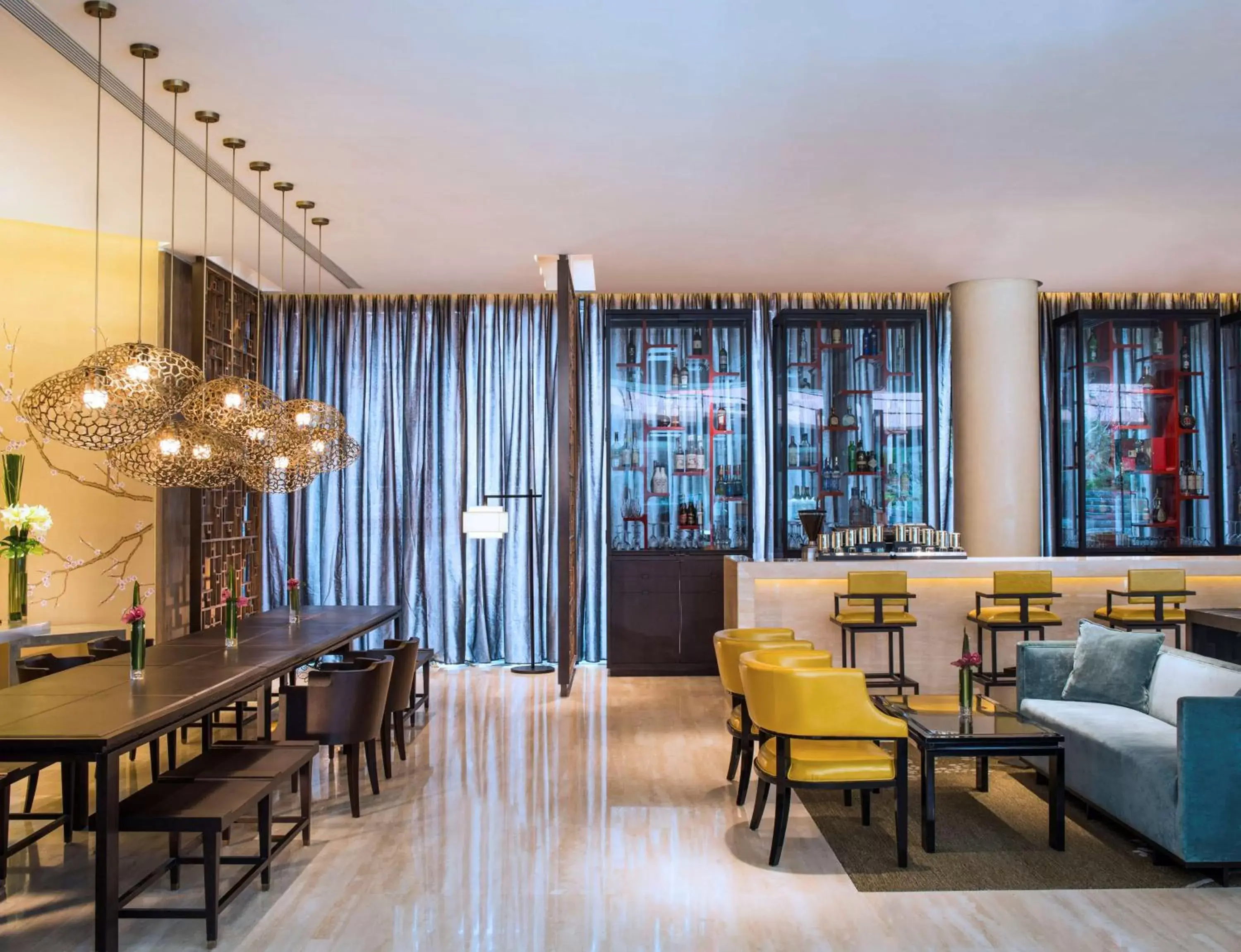 Lounge or bar, Restaurant/Places to Eat in HUALUXE Shanghai Twelve At Hengshan, an IHG Hotel