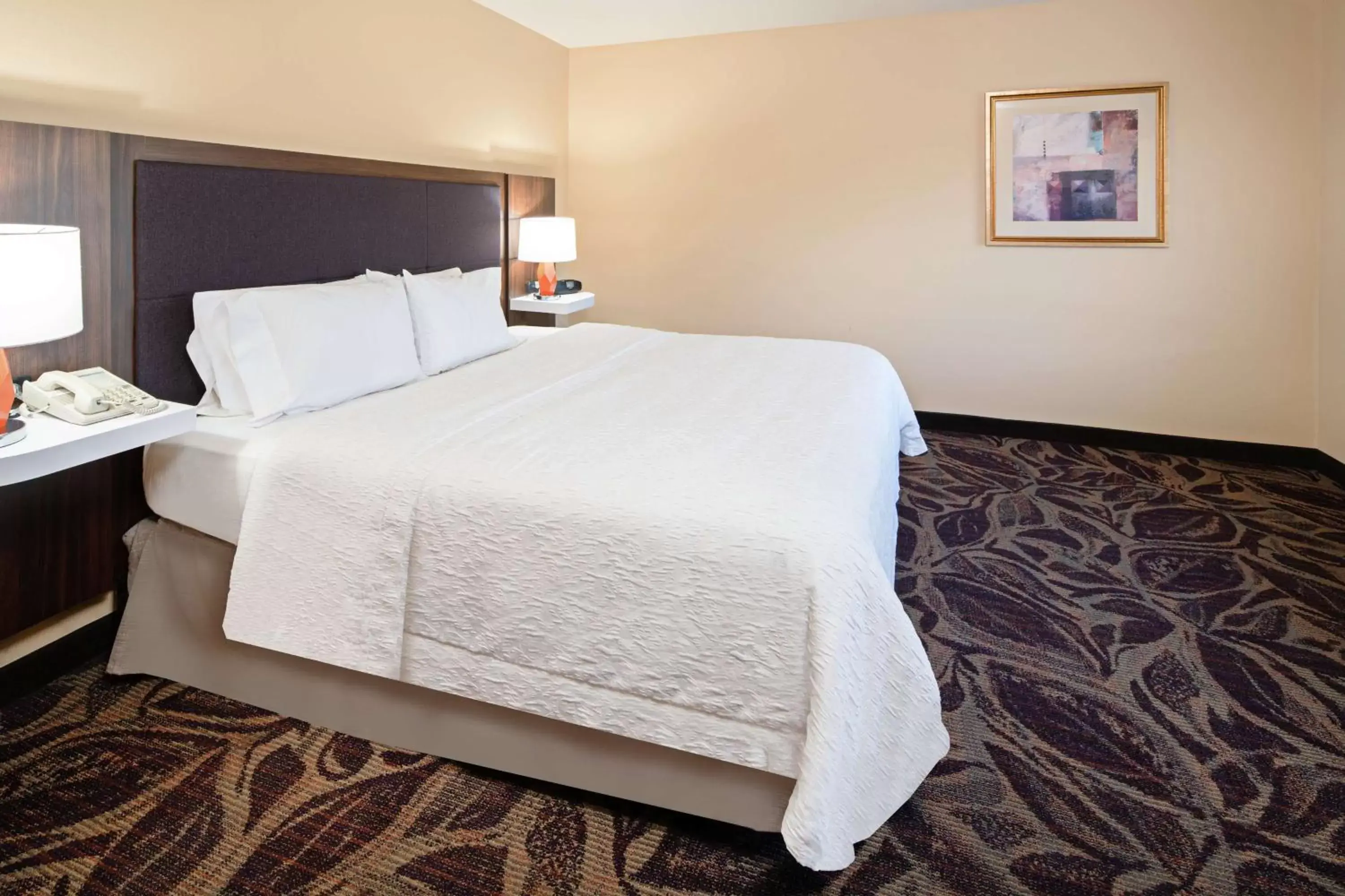 Bed in Hampton Inn & Suites Bremerton
