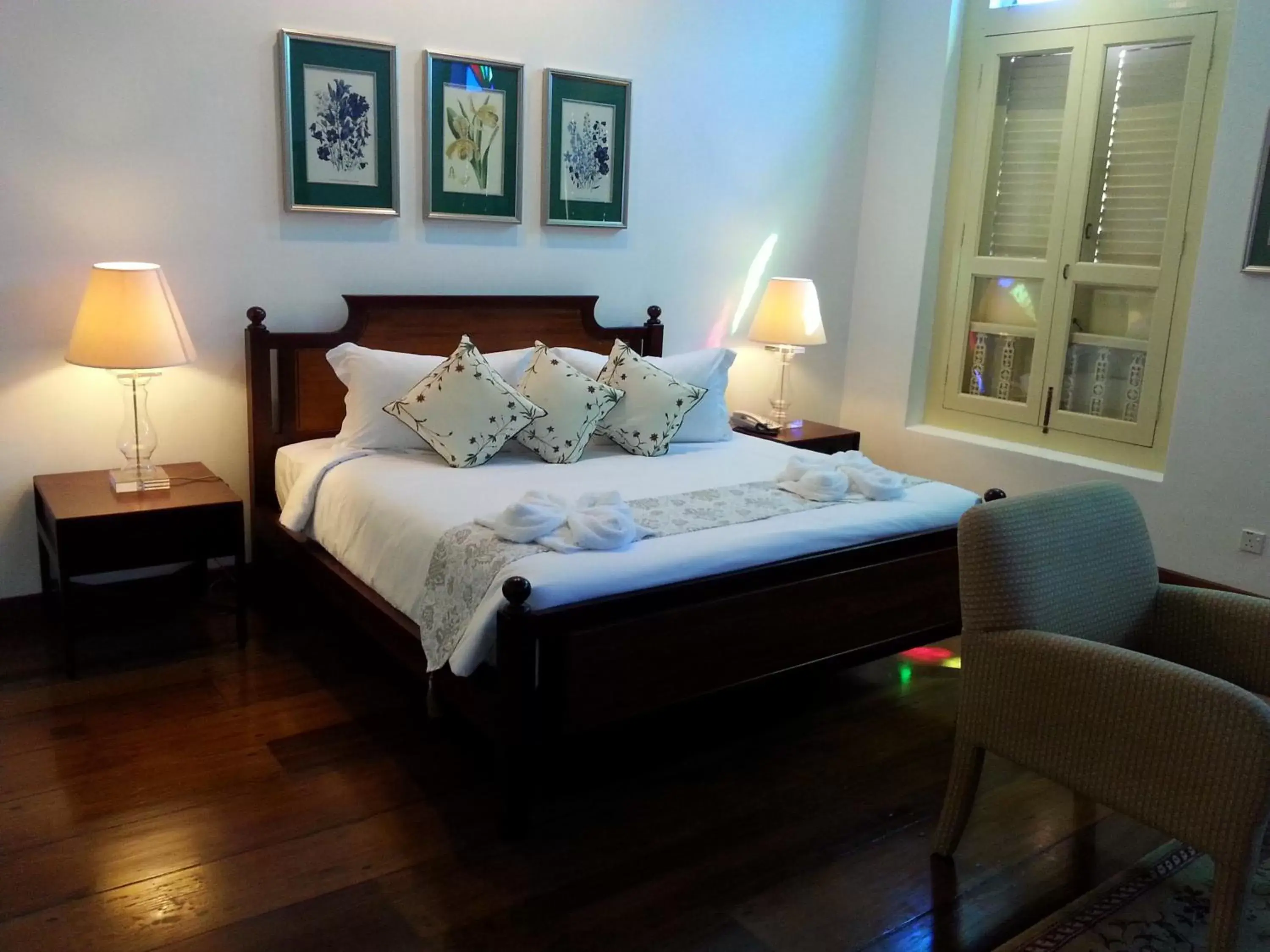 Bedroom, Bed in Heeren Palm Suites Bedroom, Bed in Heeren Palm Suites