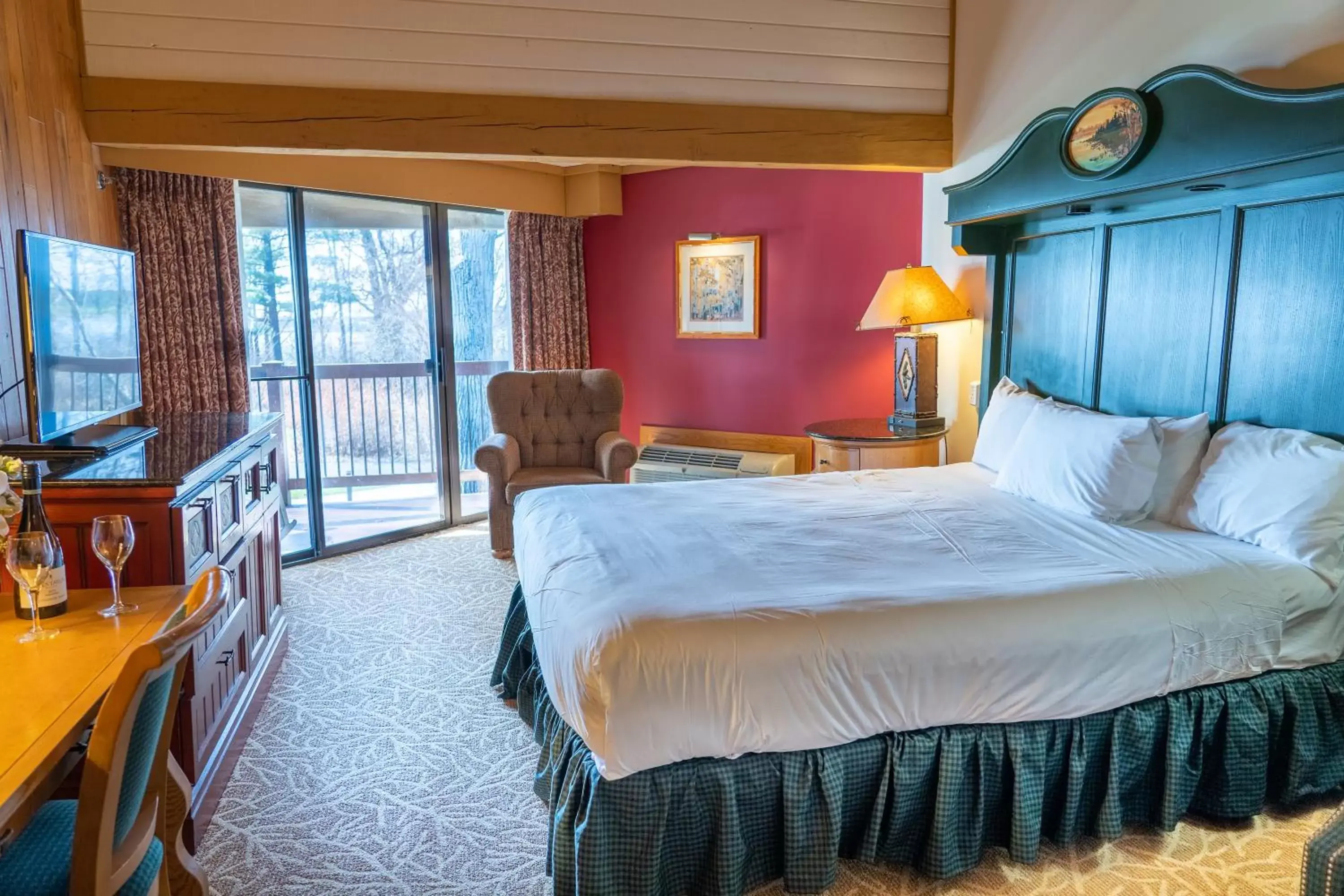 Photo of the whole room, Bed in Lake Lawn Resort