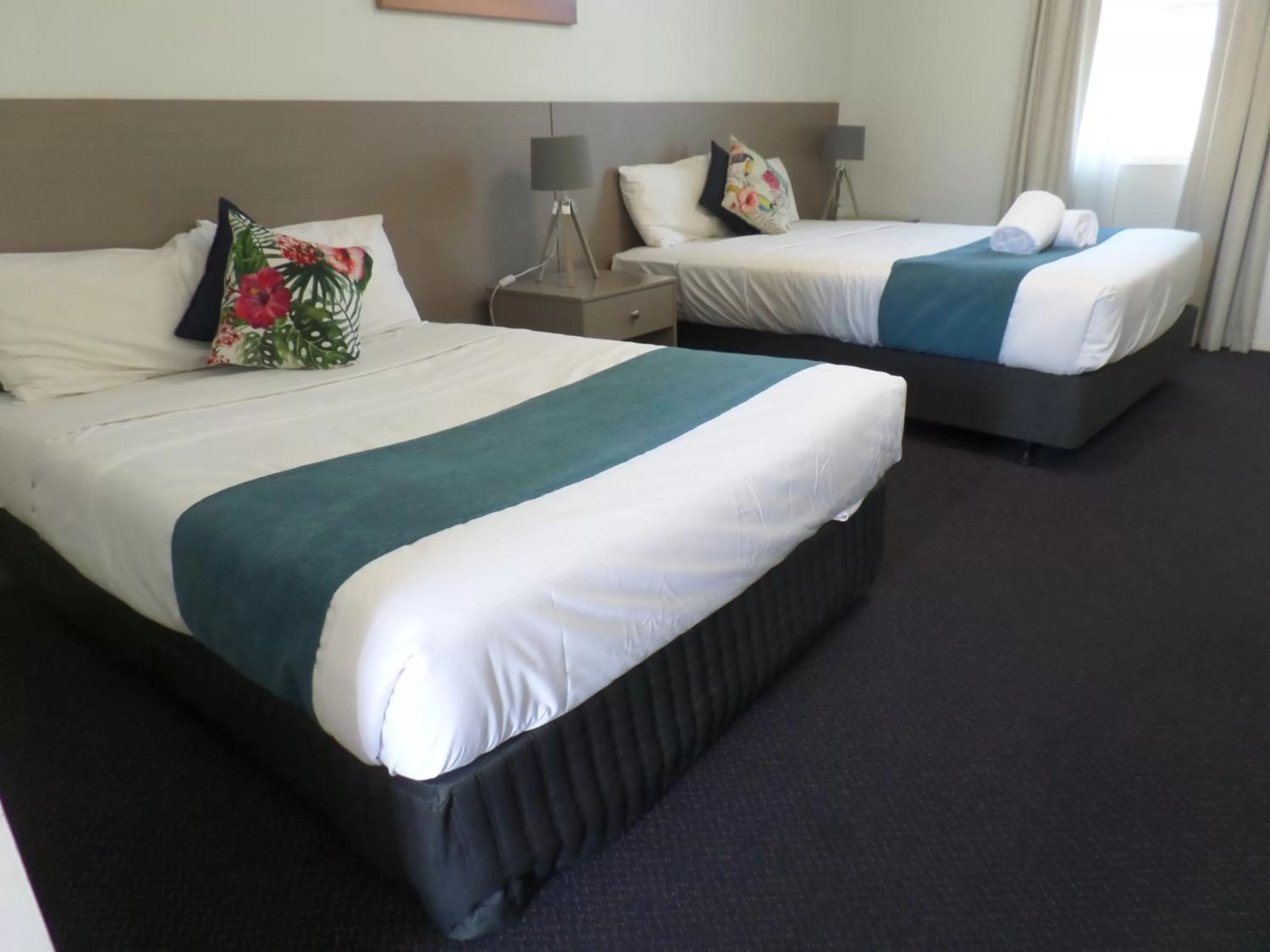 Bedroom, Bed in Burke & Wills Mt Isa
