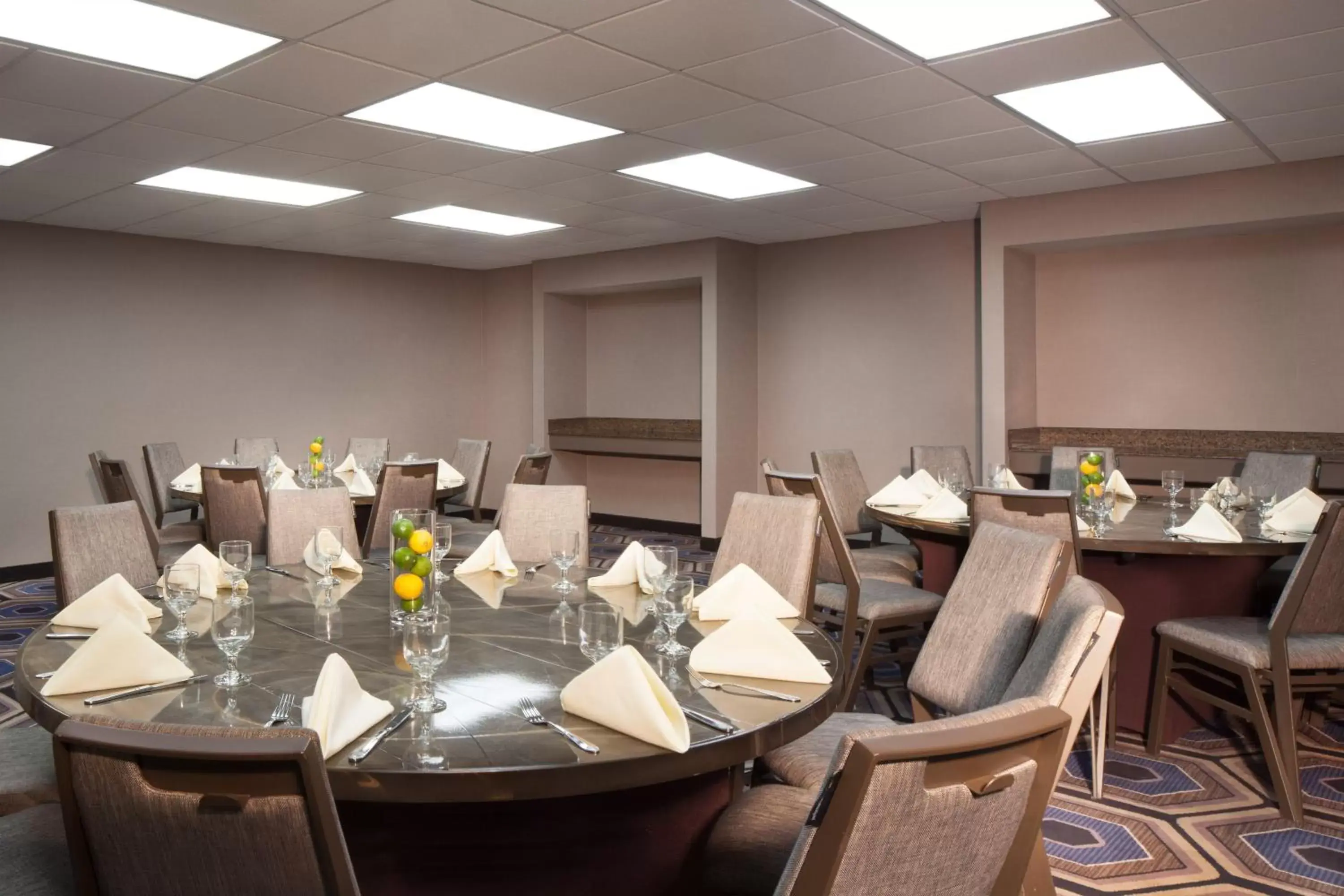 Meeting/conference room, Restaurant/Places to Eat in Sheraton Bucks County Langhorne