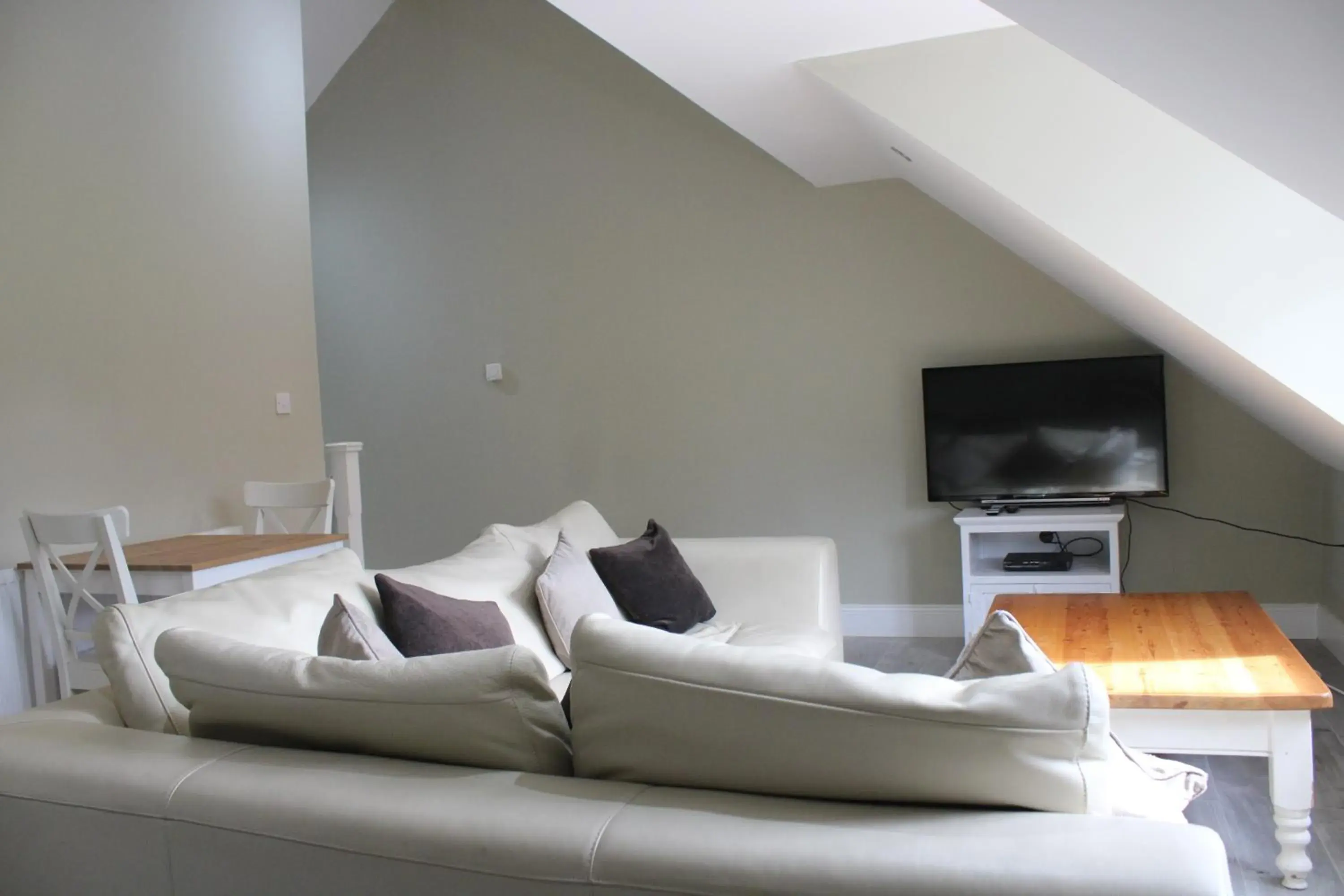 Living room, Seating Area in White House Cottages