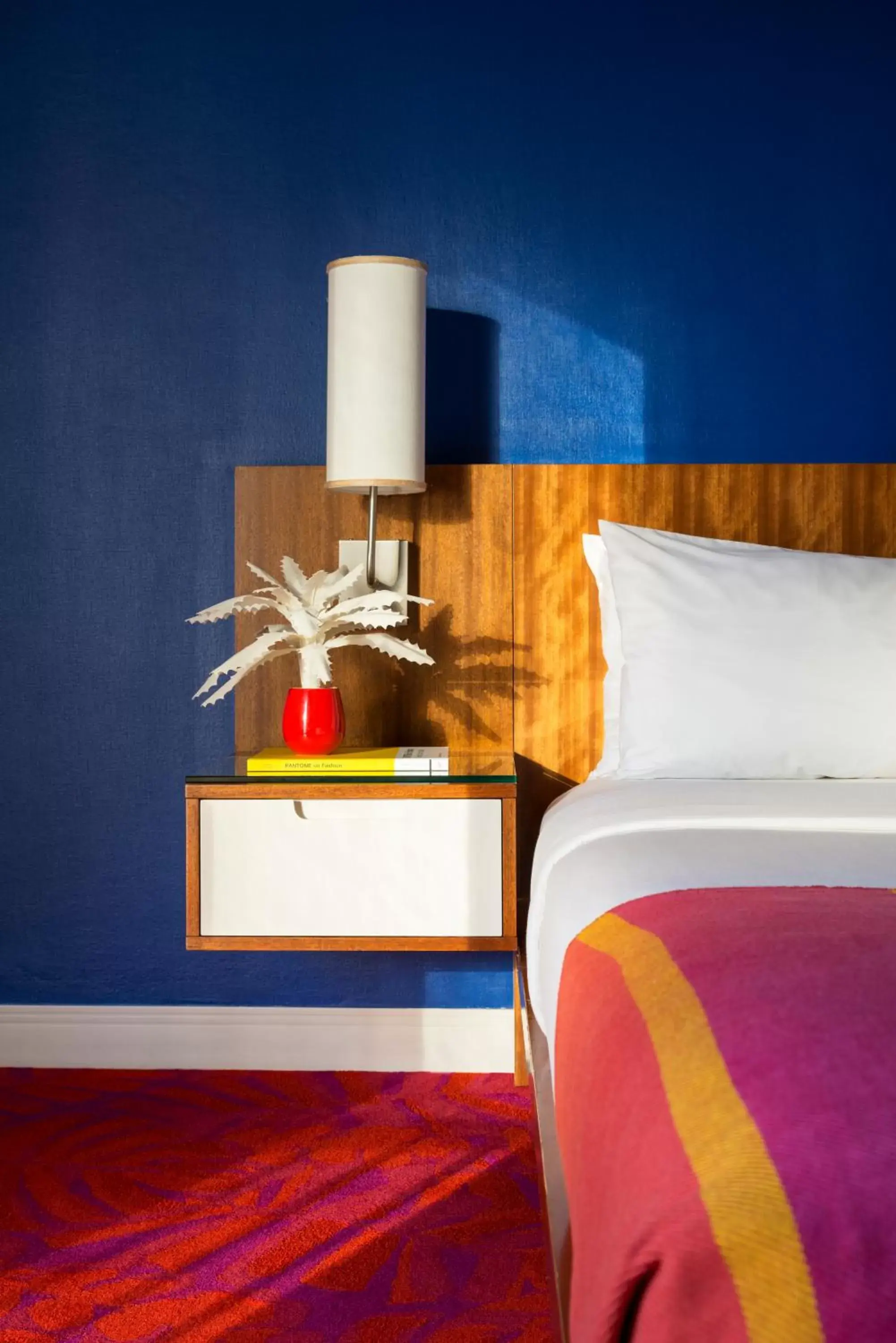 Bed in Shoreline Hotel Waikiki Bed in Shoreline Hotel Waikiki