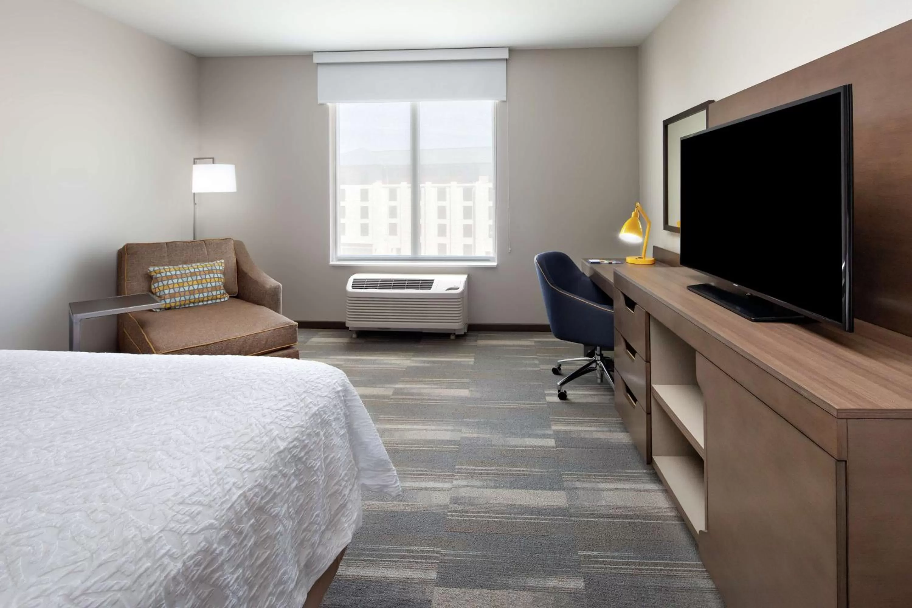 Bedroom, Bed in Hampton Inn & Suites San Diego Airport Liberty Station