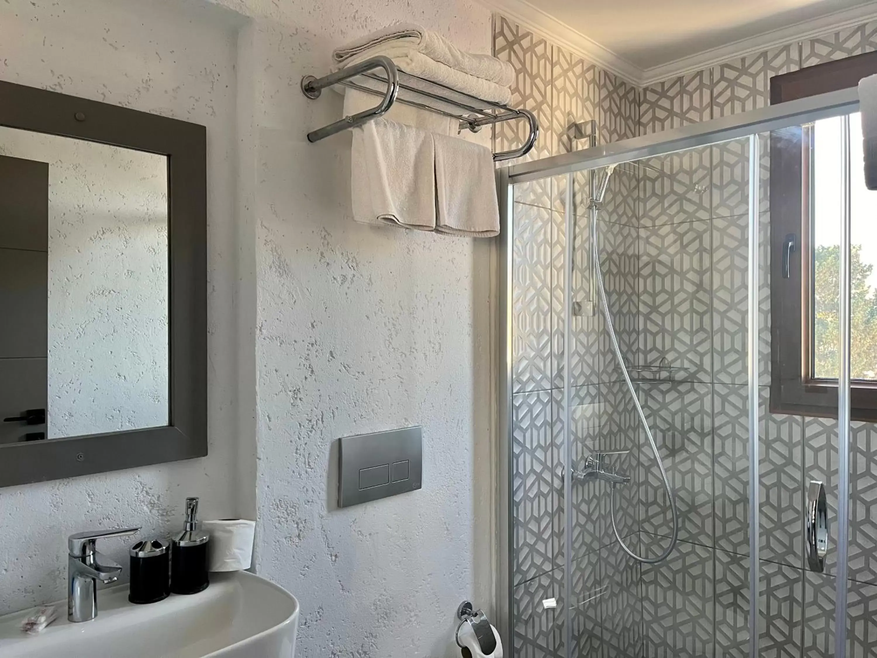 Shower, Bathroom in Akkan Hotel