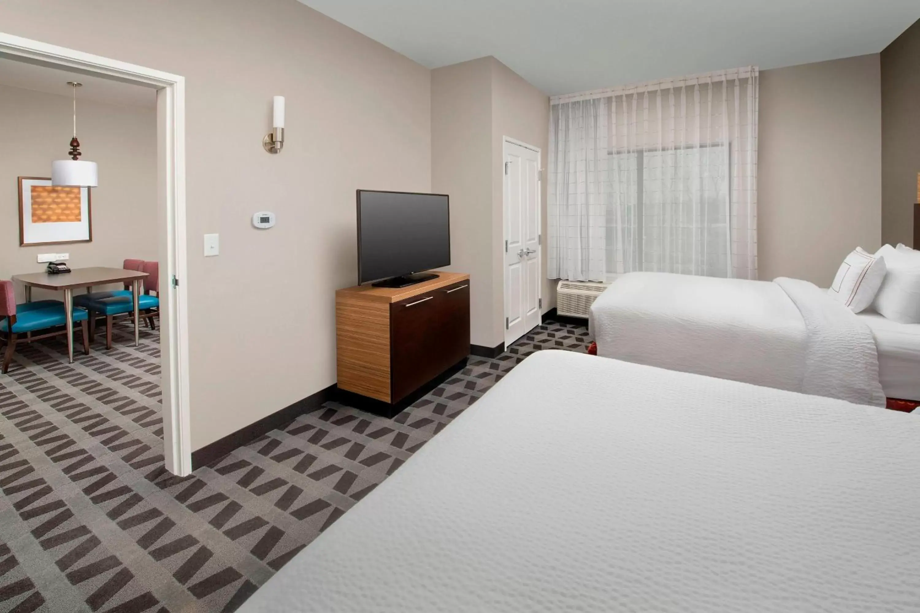 Photo of the whole room, TV/Entertainment Center in TownePlace Suites by Marriott College Park
