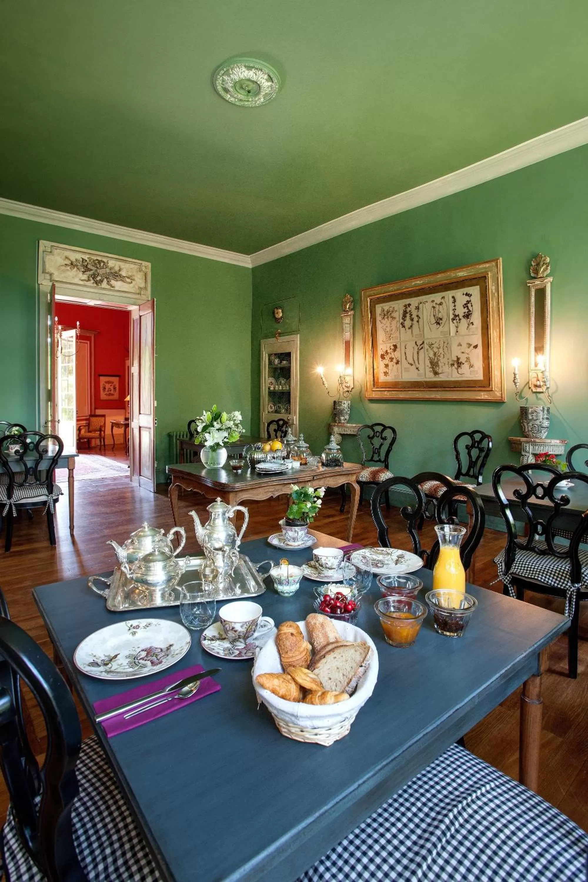 Restaurant/places to eat in Domaine Le Castelet