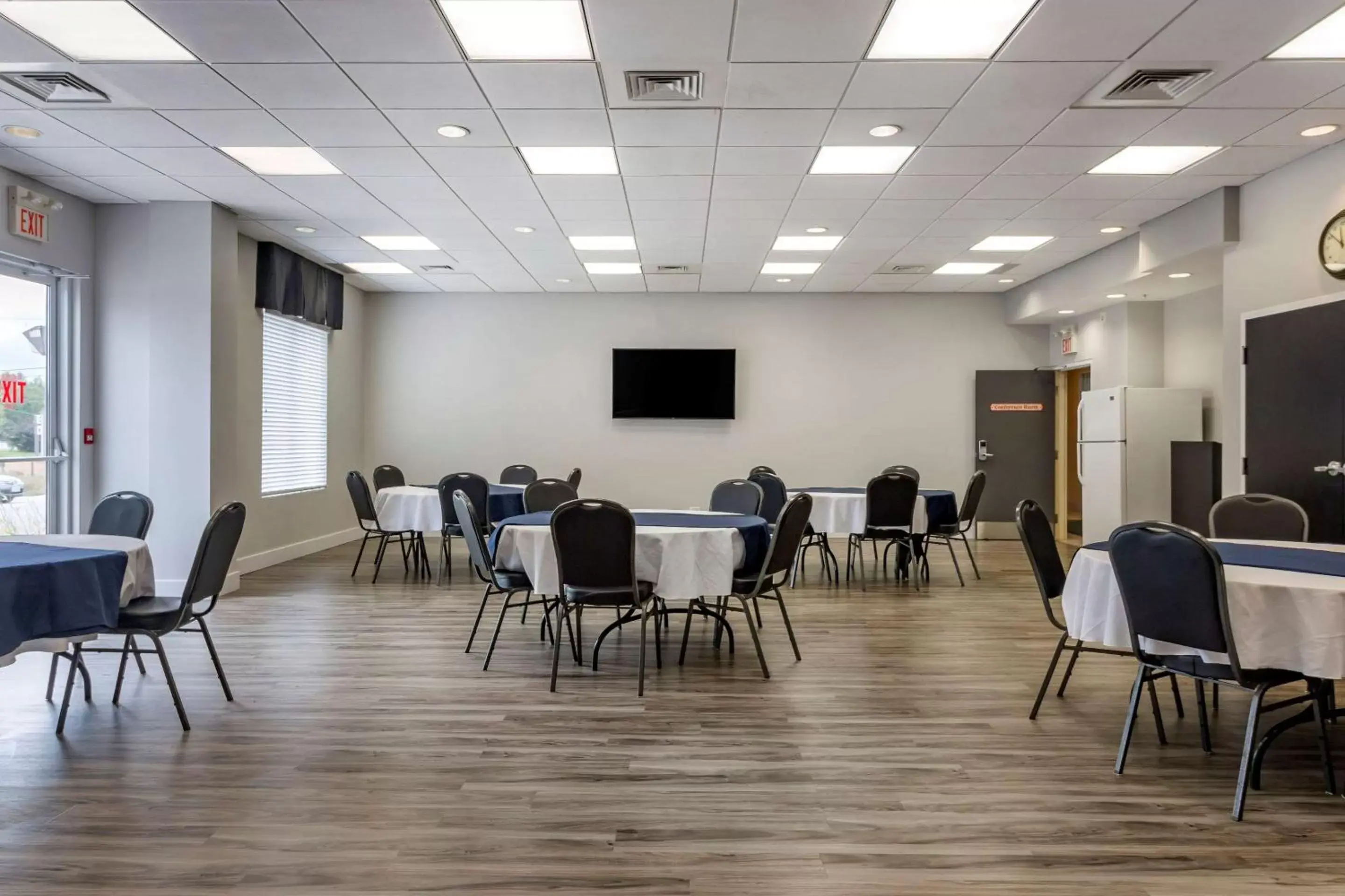 Meeting/conference room in Comfort Inn Sturgeon Falls