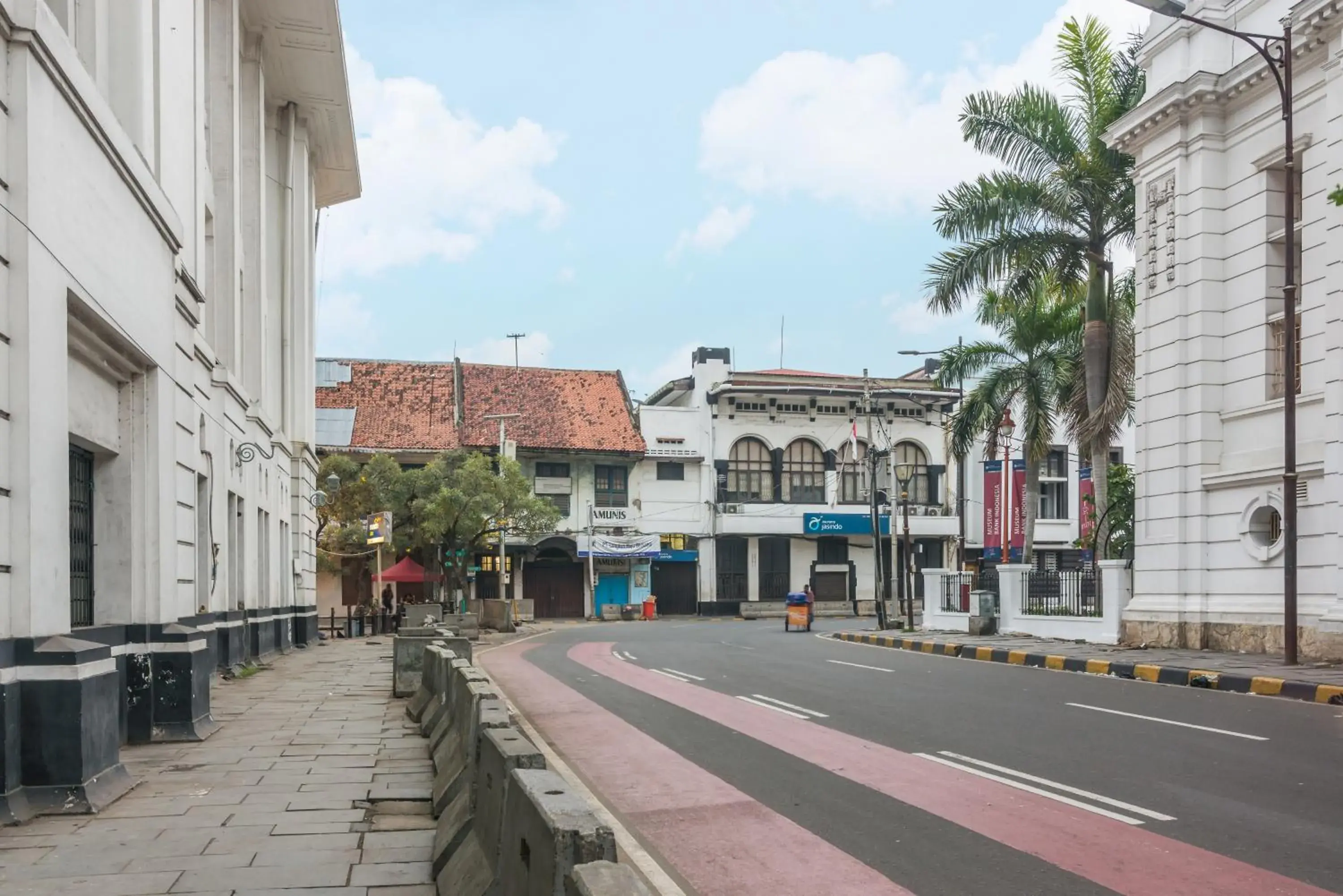 Street view in Wonderloft Hostel