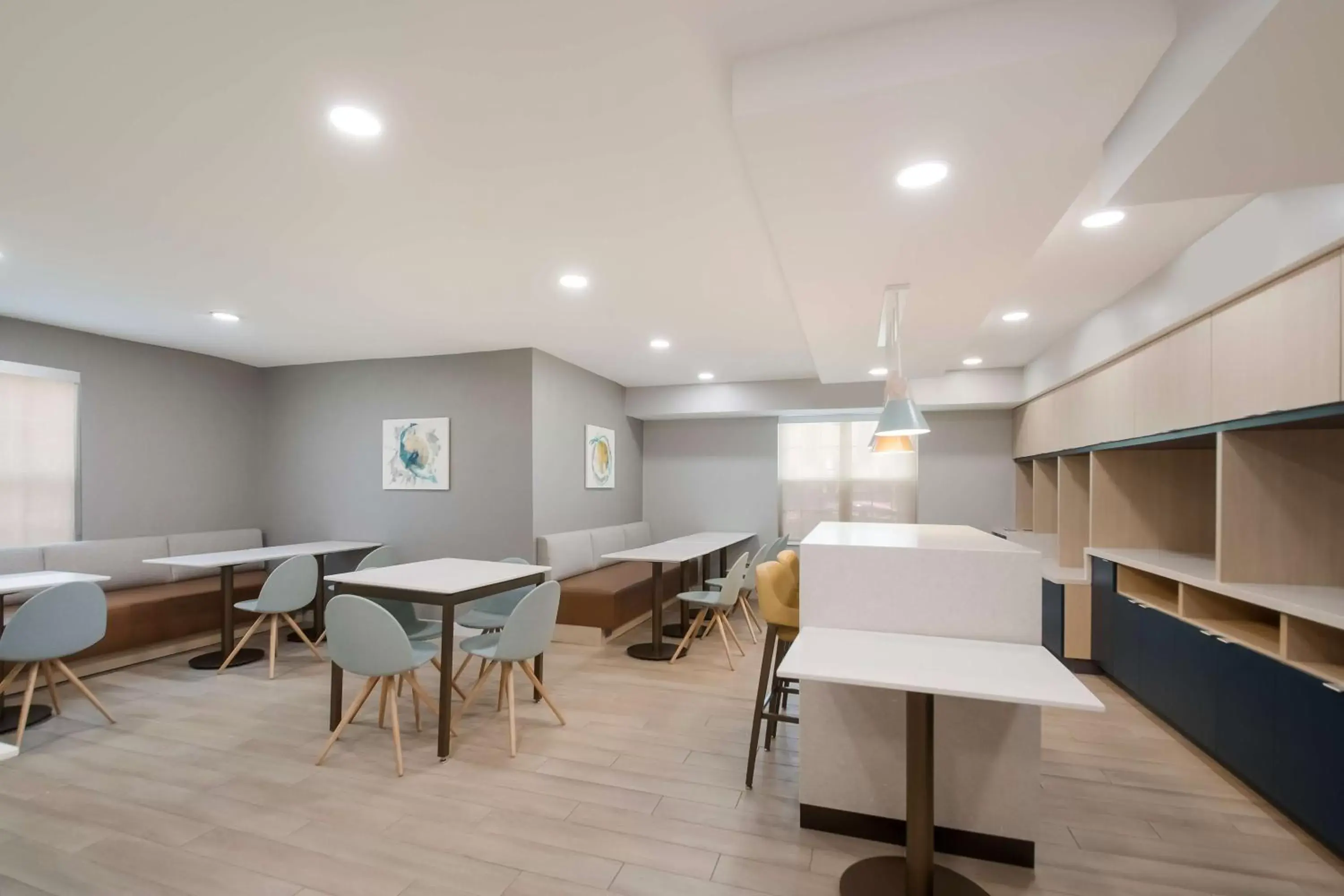 Lobby or reception in Sonesta Simply Suites Falls Church Lobby or reception in Sonesta Simply Suites Falls Church