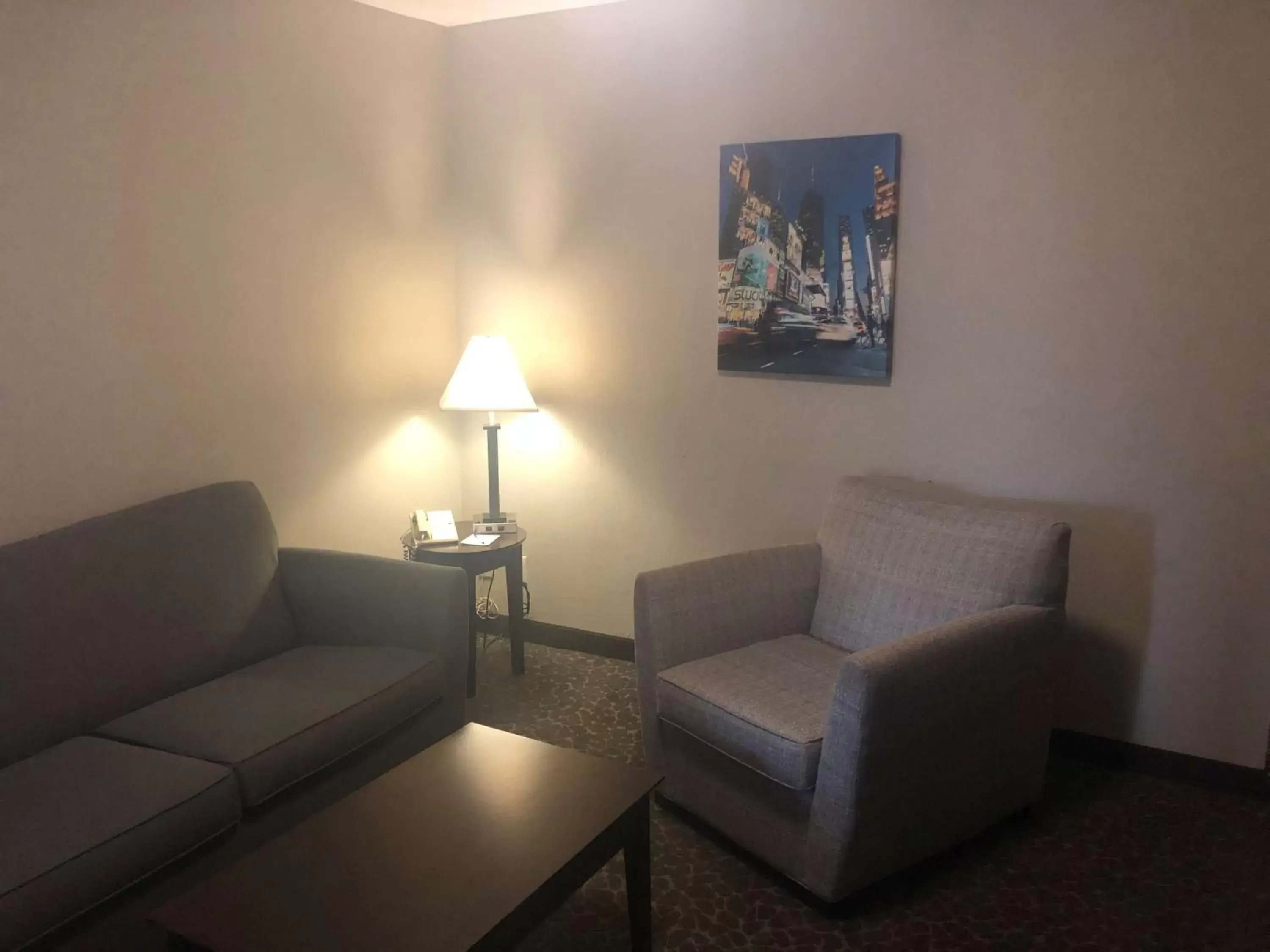 Photo of the whole room, Seating Area in Best Western Fort Lee