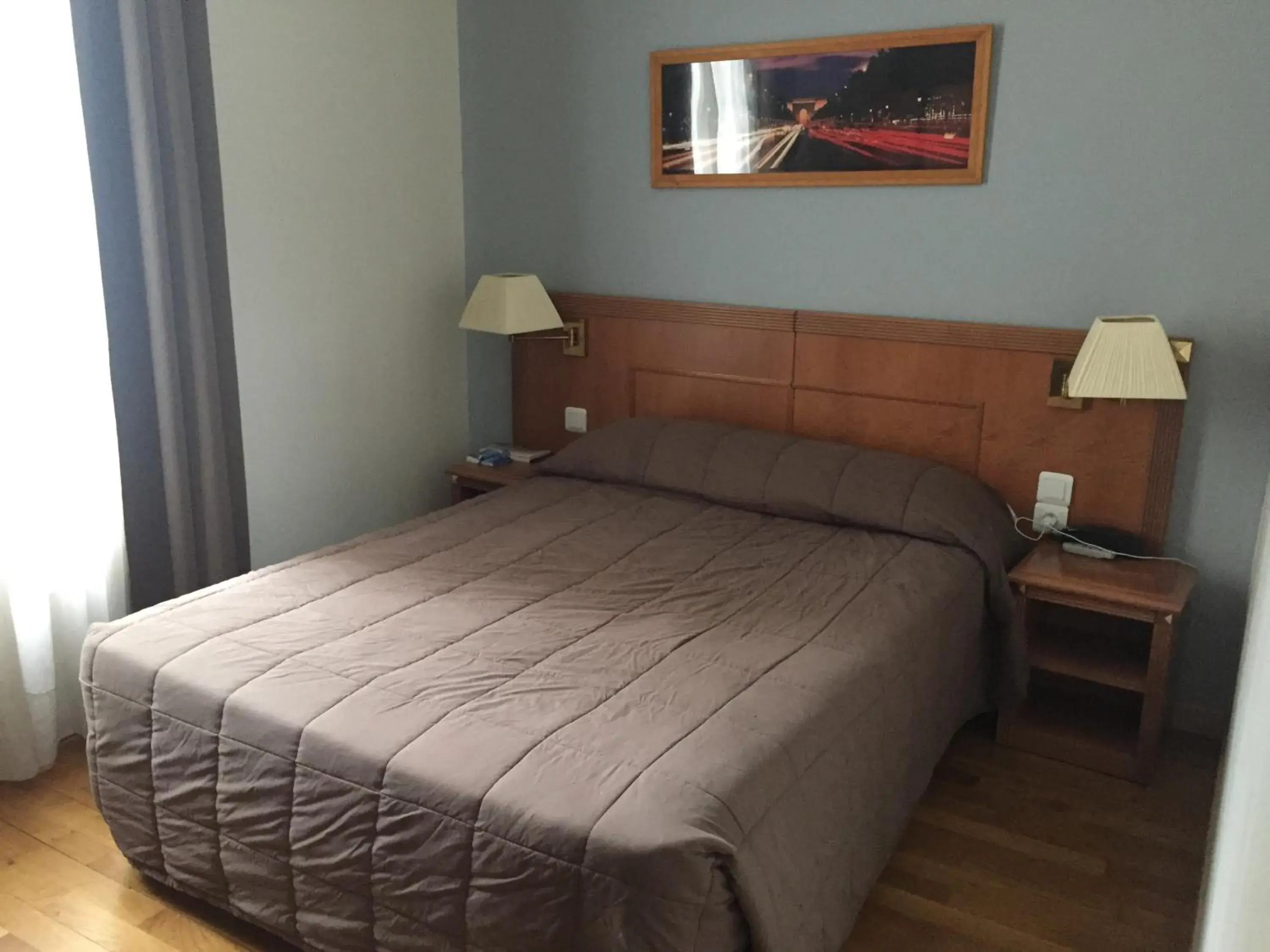 Bedroom, Bed in Hôtel De La Perdrix Rouge