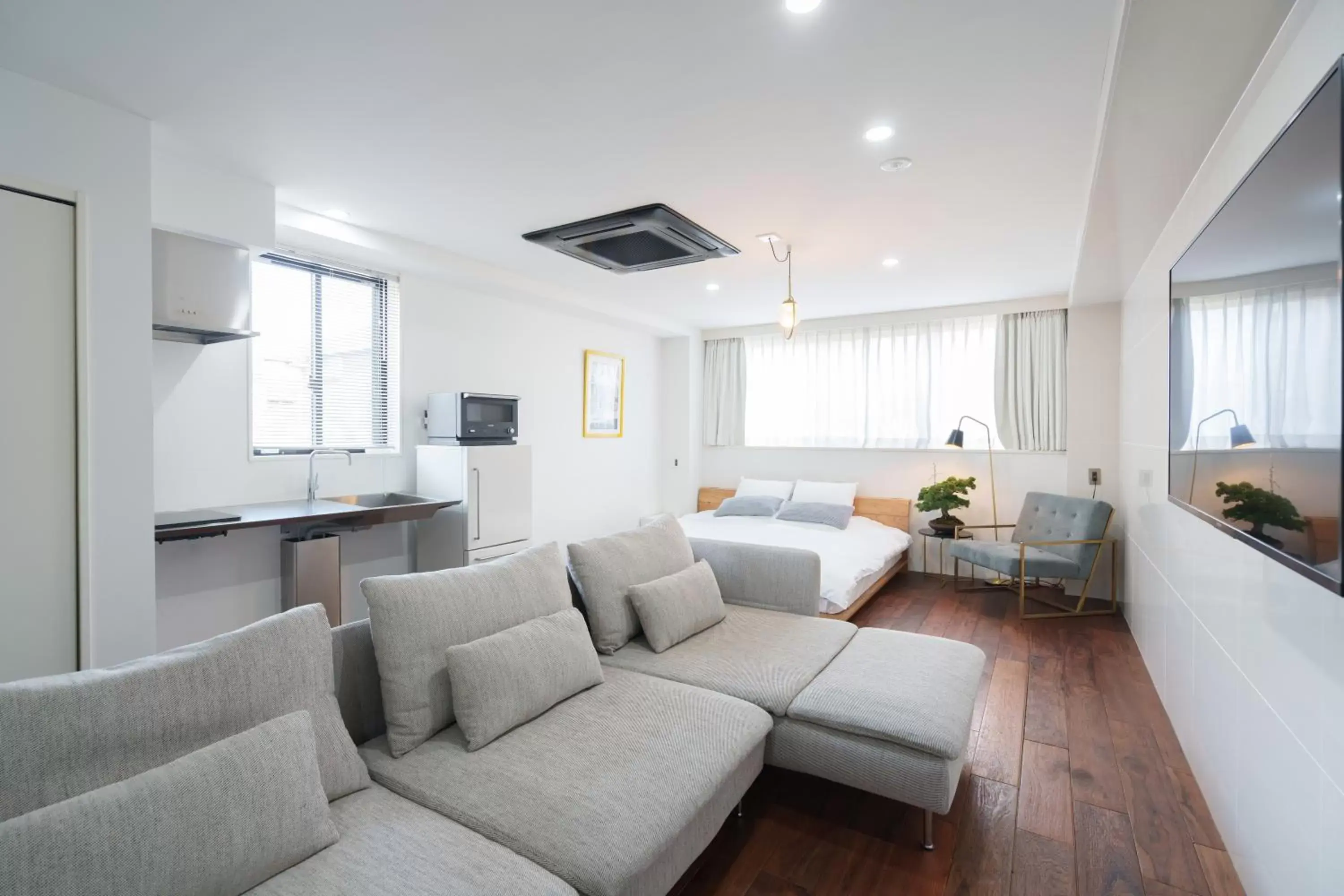 Living room, Seating Area in THE ROOT2 HOTEL