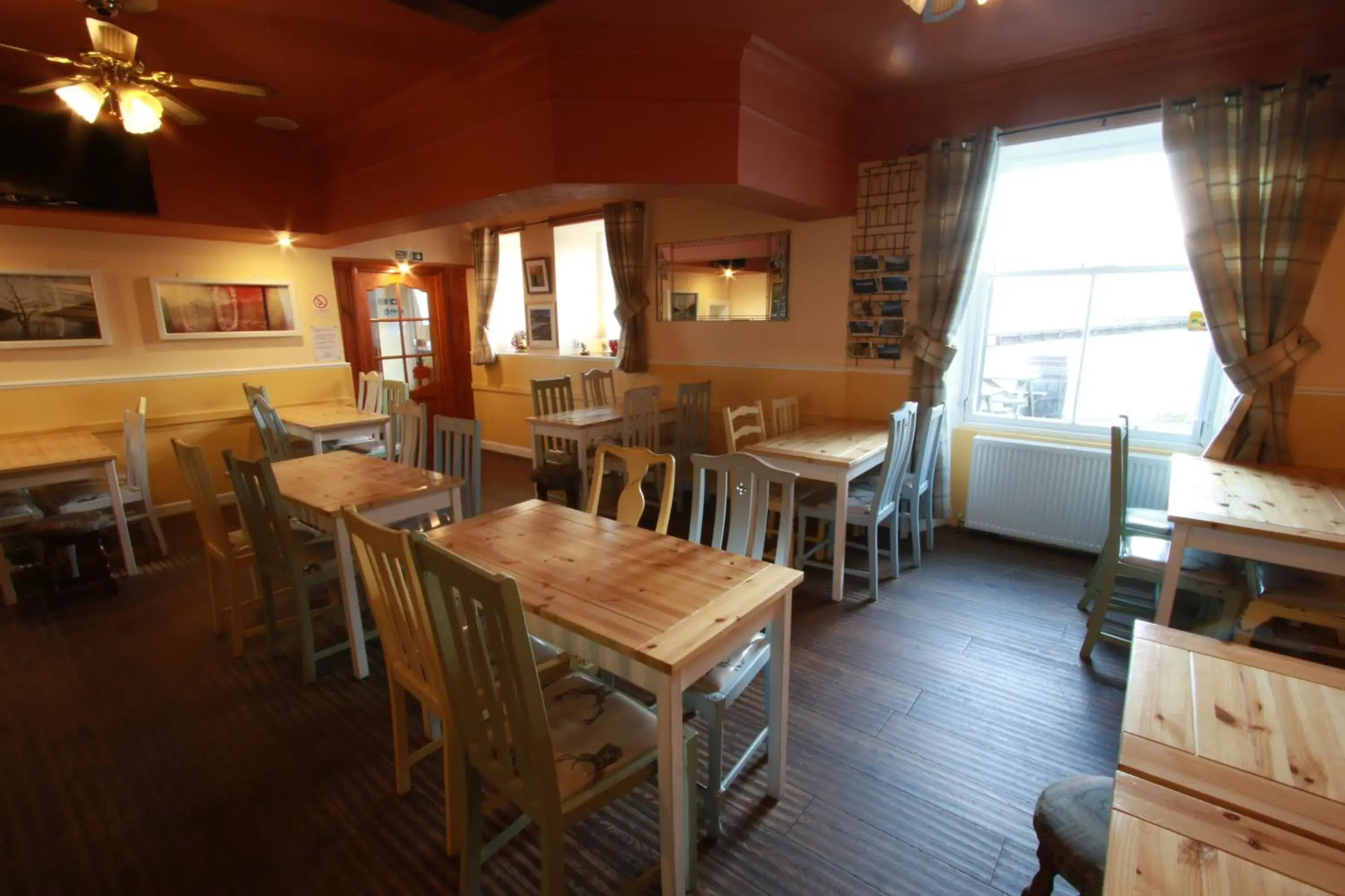 Lounge or bar, Restaurant/Places to Eat in Inn at Ardgour