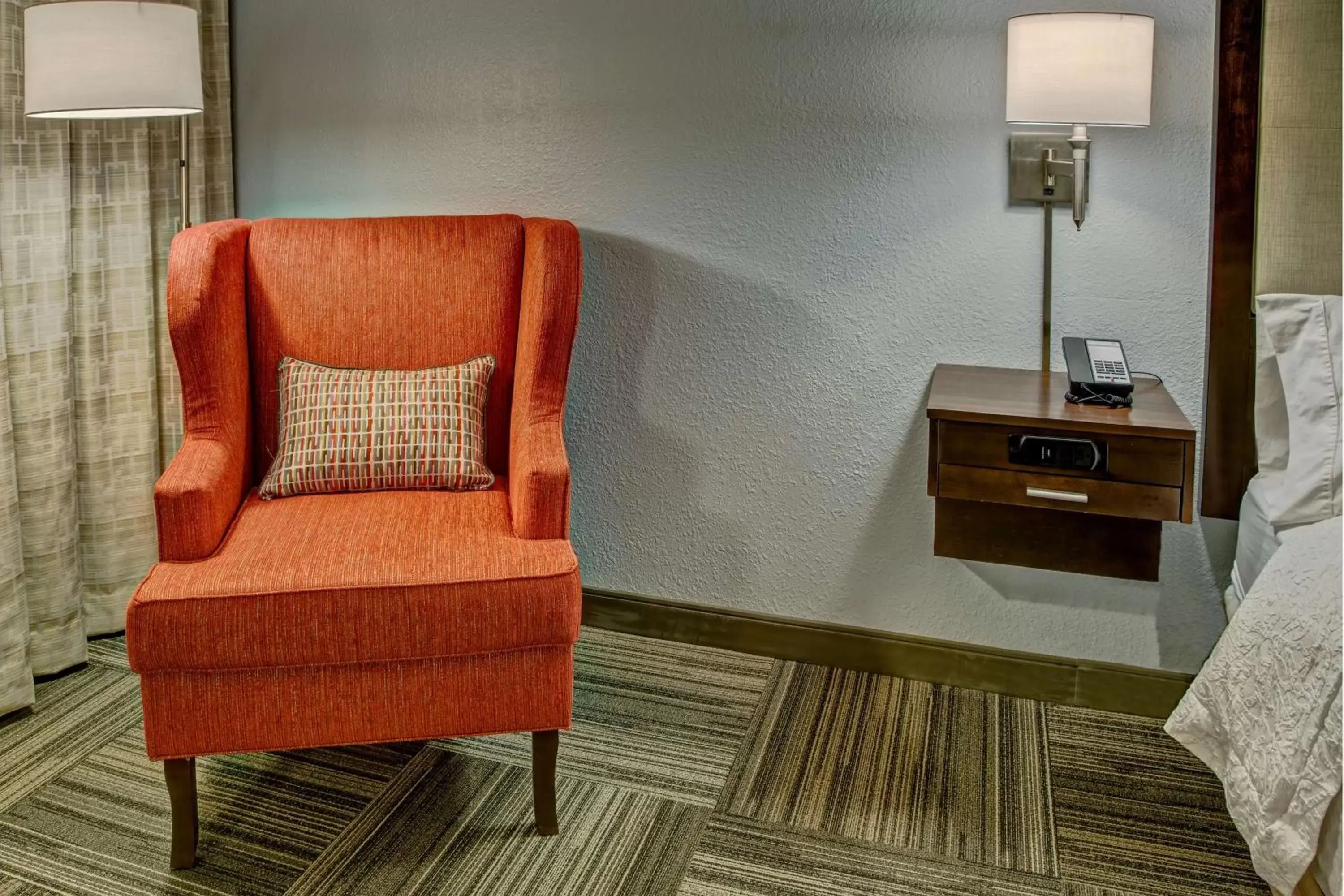 Bed, Seating Area in Hampton Inn Memphis / Southaven