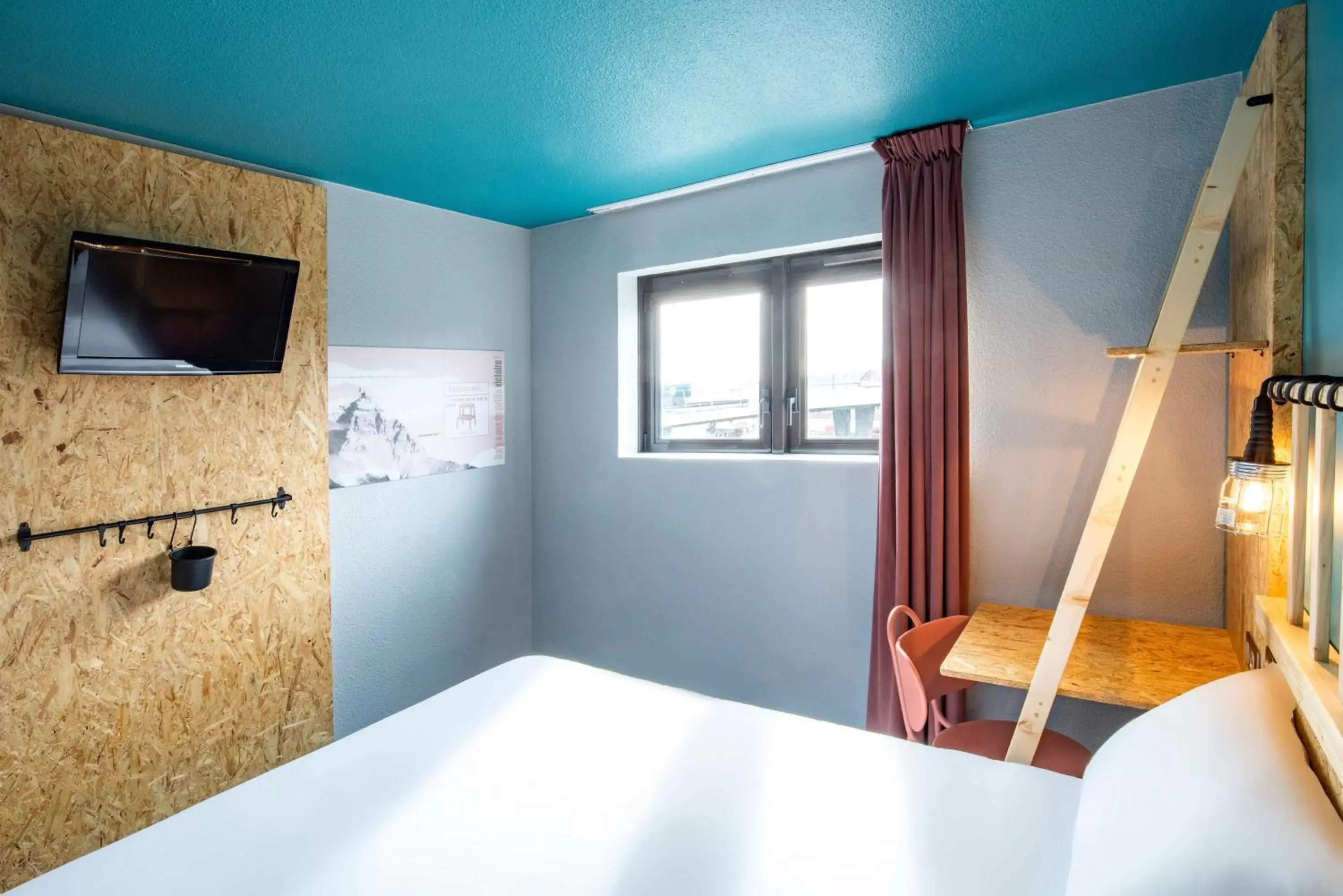 TV and multimedia, Bed in Birgit Hôtel Le Havre Centre