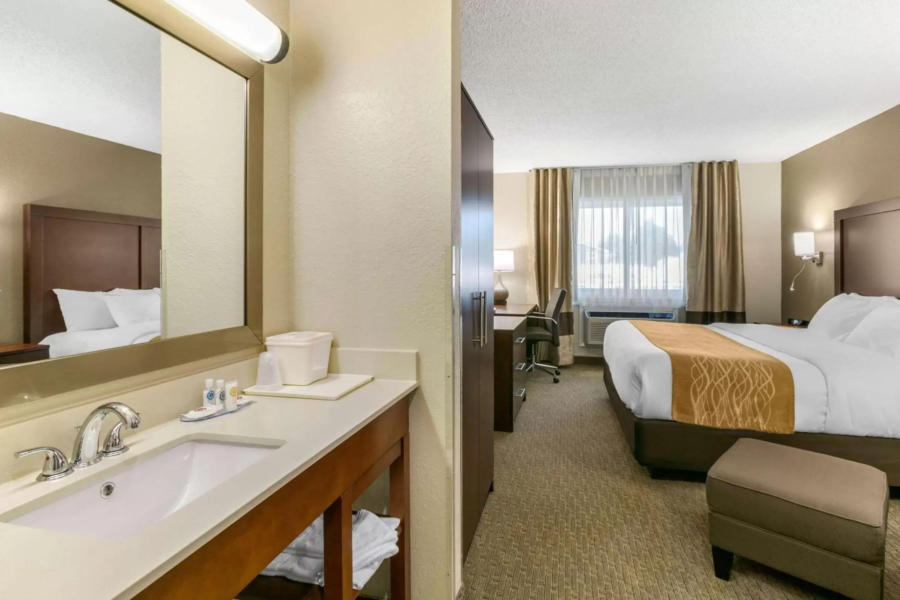 Photo of the whole room, Bathroom in Comfort Inn Worland Hwy 16 to Yellowstone