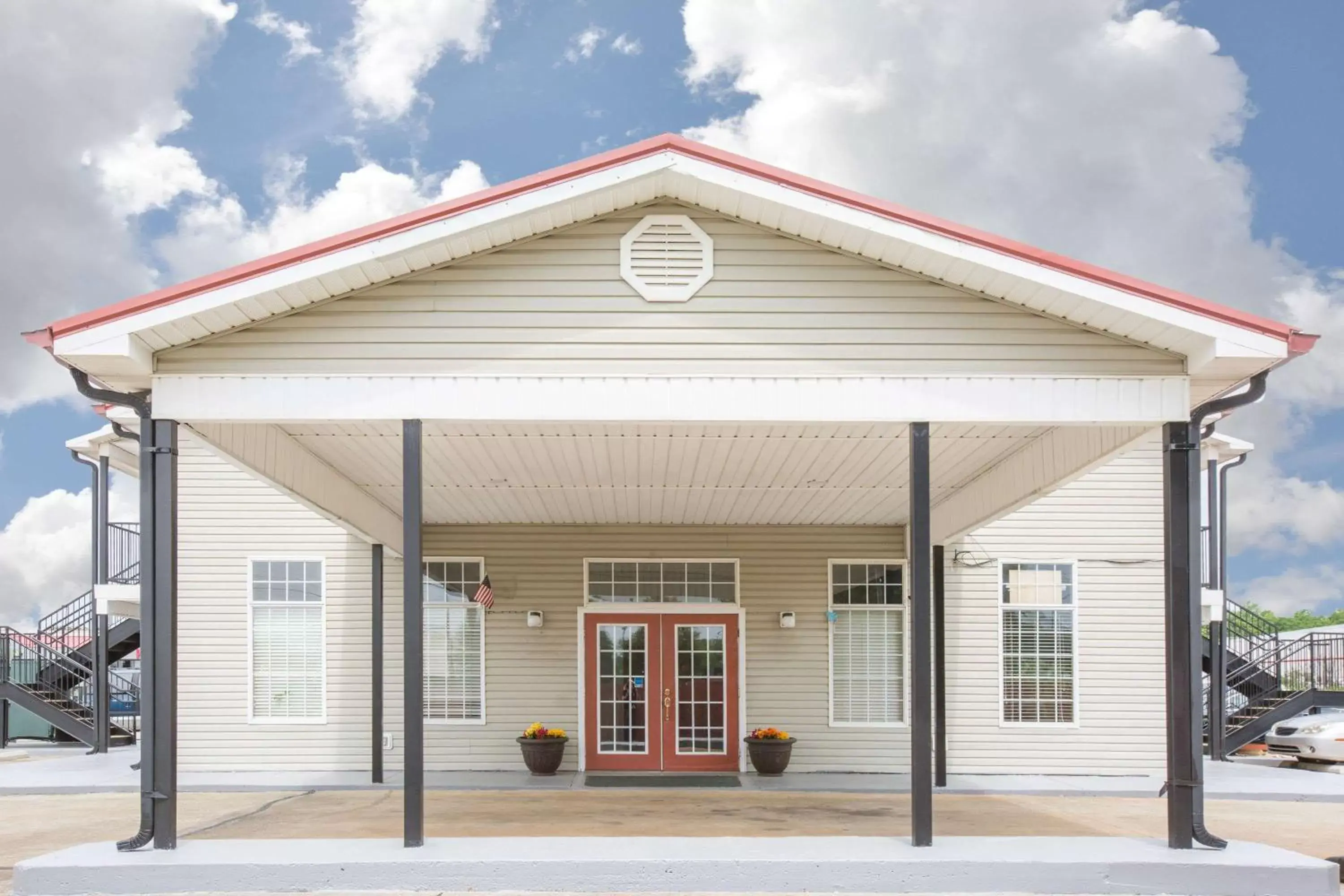 Property building in Super 8 by Wyndham Talladega AL Property building in Super 8 by Wyndham Talladega AL