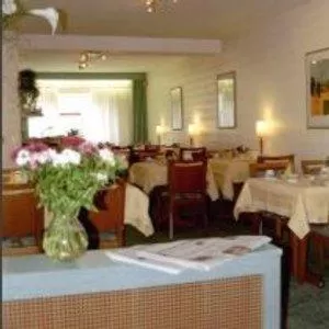 Restaurant/places to eat in Hotel Cockpit