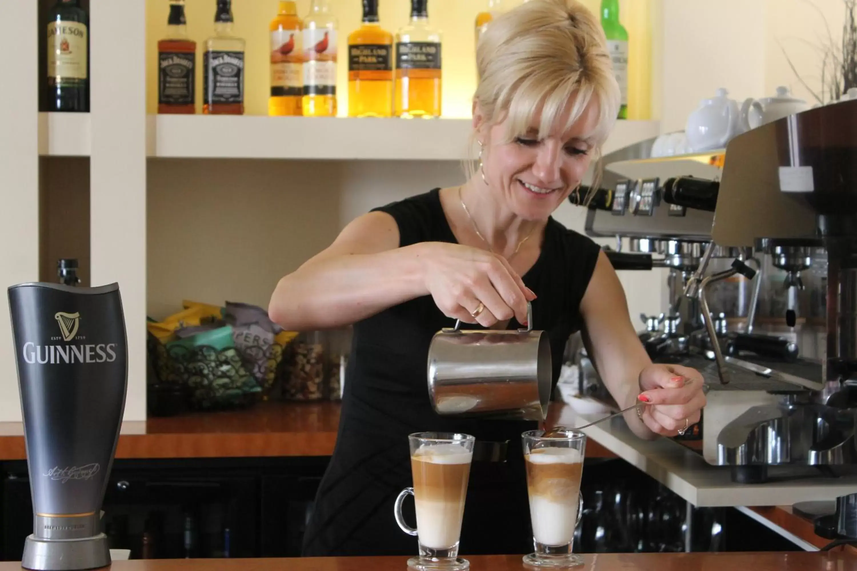 Coffee/tea facilities in Andover House Hotel & Restaurant - Adults only