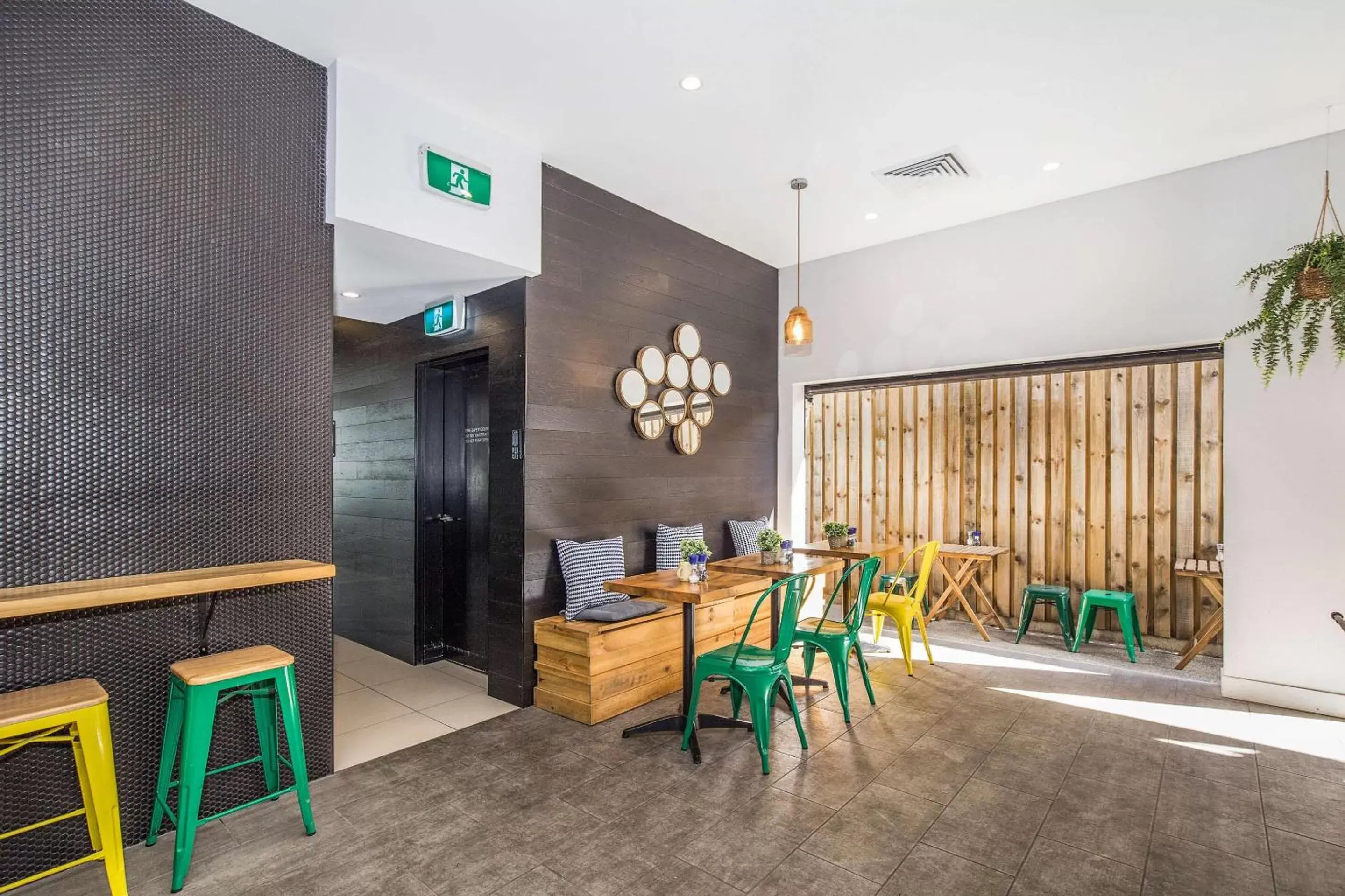 Lounge or bar, Restaurant/Places to Eat in The Kingsford Brisbane Airport, Ascend Hotel Collection