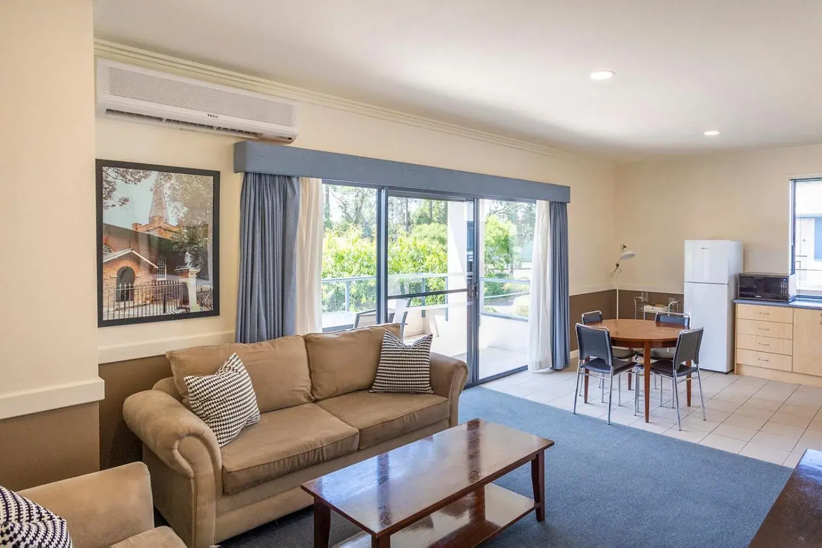 TV and multimedia, Seating Area in Hawkesbury Race Club Motel