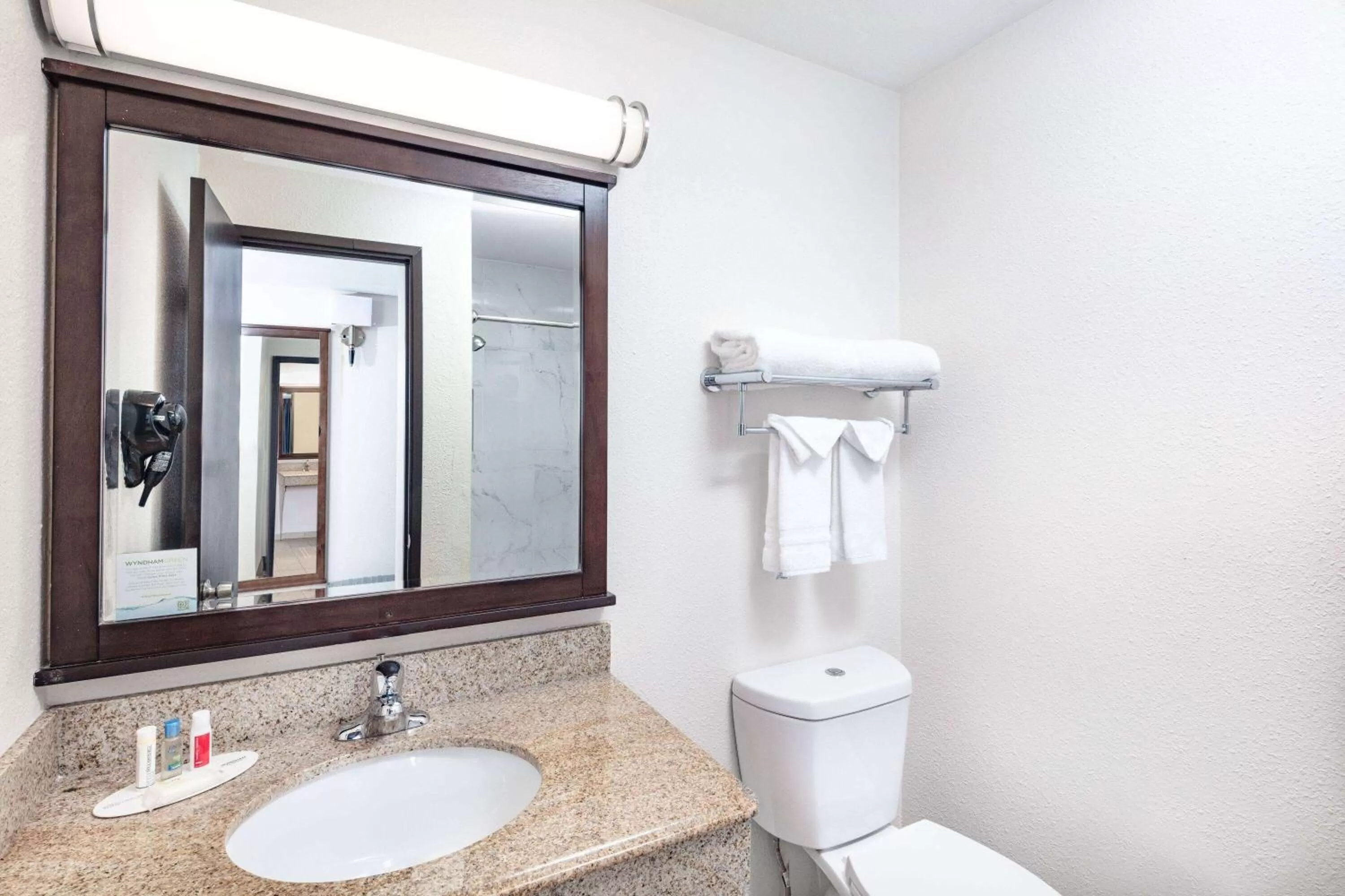 TV and multimedia in Travelodge by Wyndham Newport