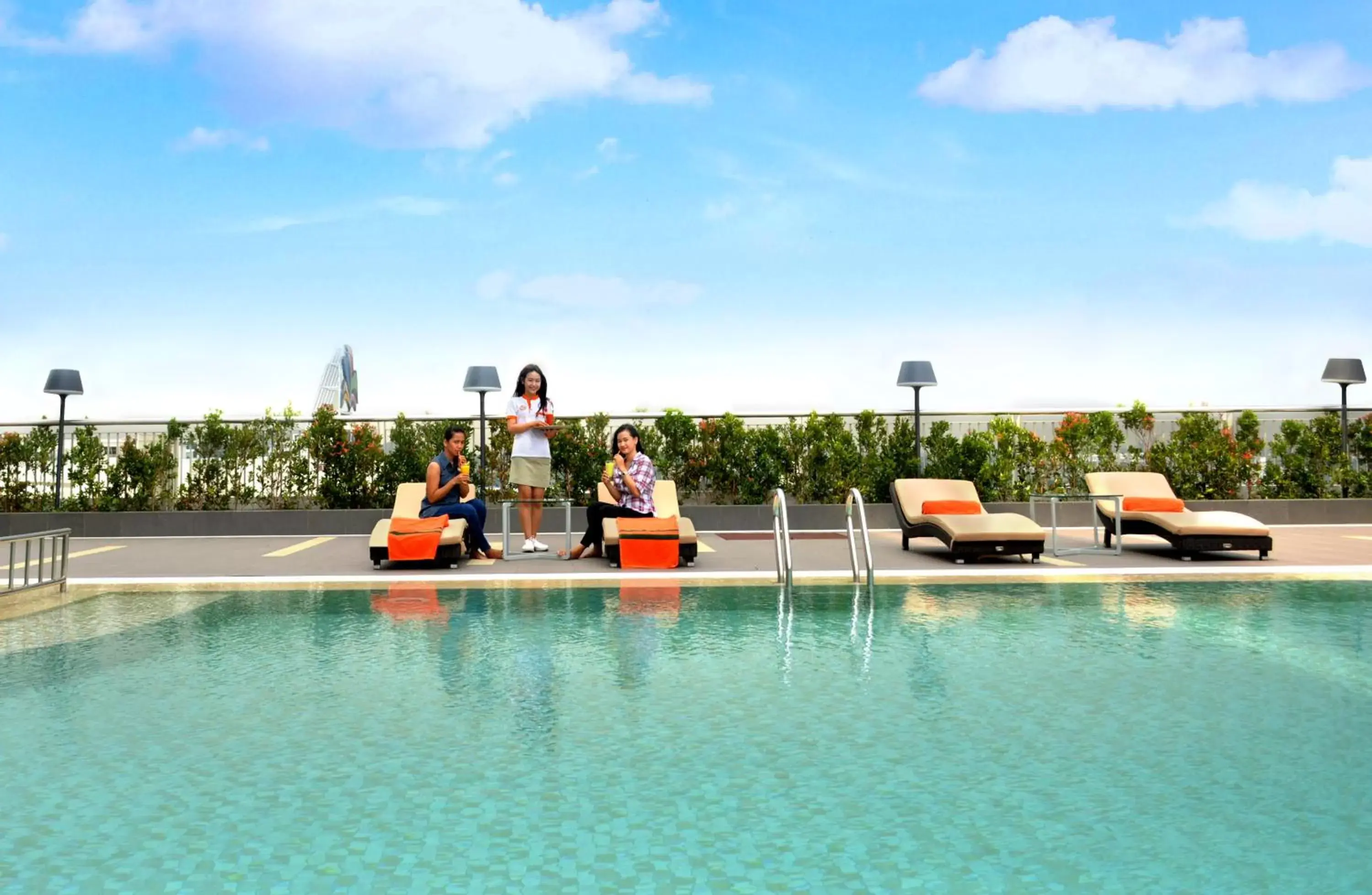 Swimming Pool in Harris Hotel And Conventions Bekasi