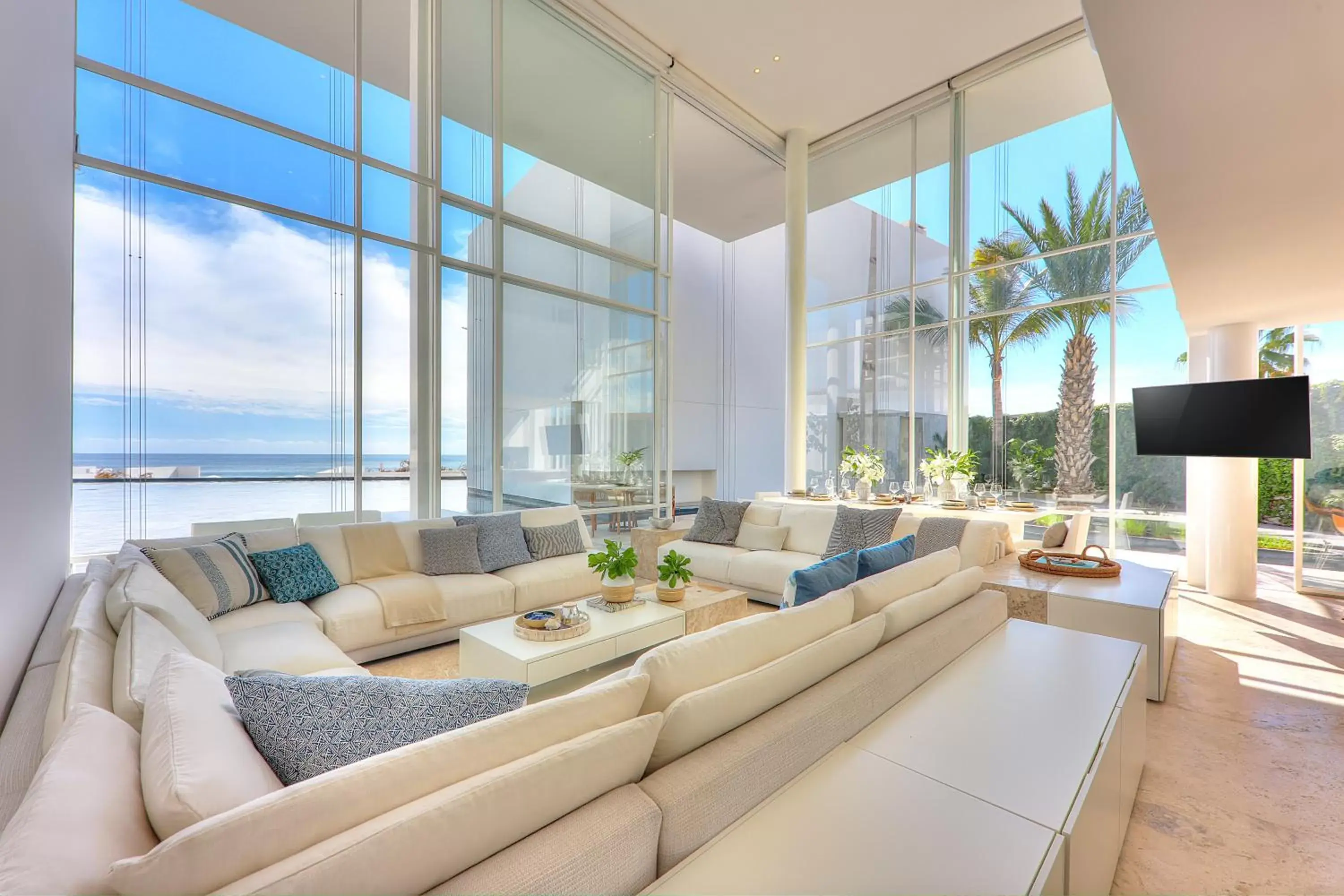 Living room, Seating Area in Viceroy Los Cabos