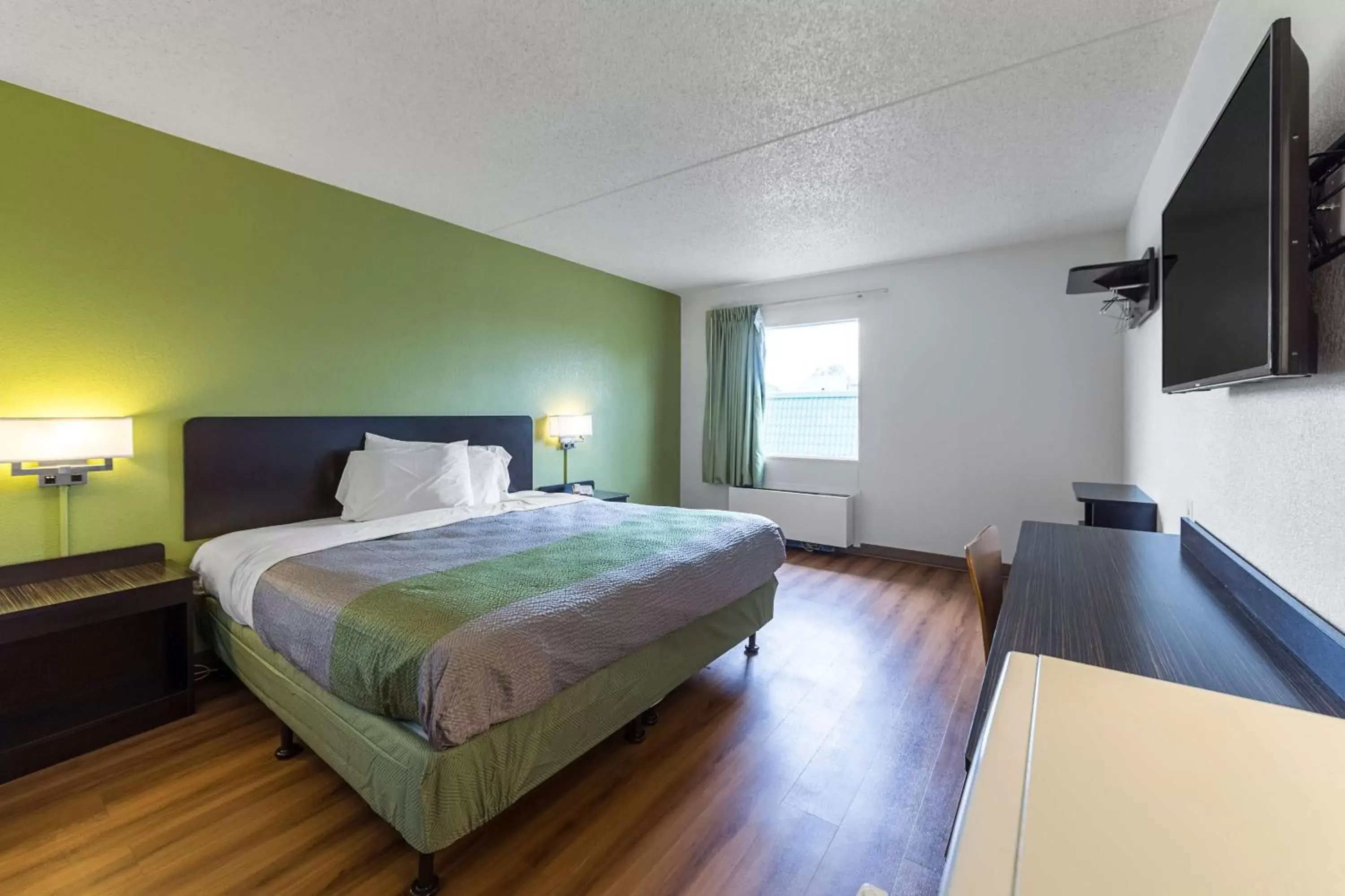 King Room - Non-Smoking in Motel 6-Warminster, PA King Room - Non-Smoking in Motel 6-Warminster, PA