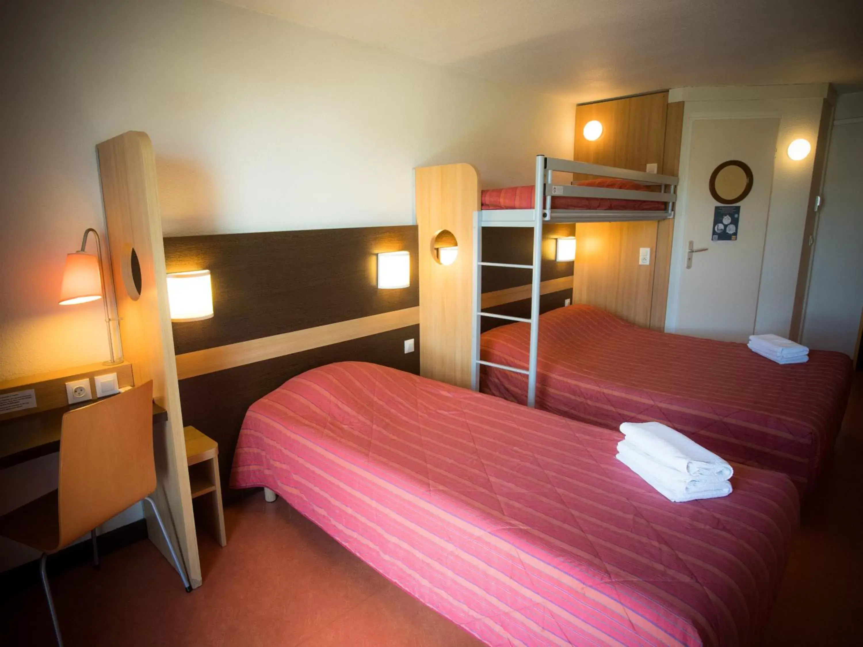 Photo of the whole room, Bunk Bed in Premiere Classe Lisieux