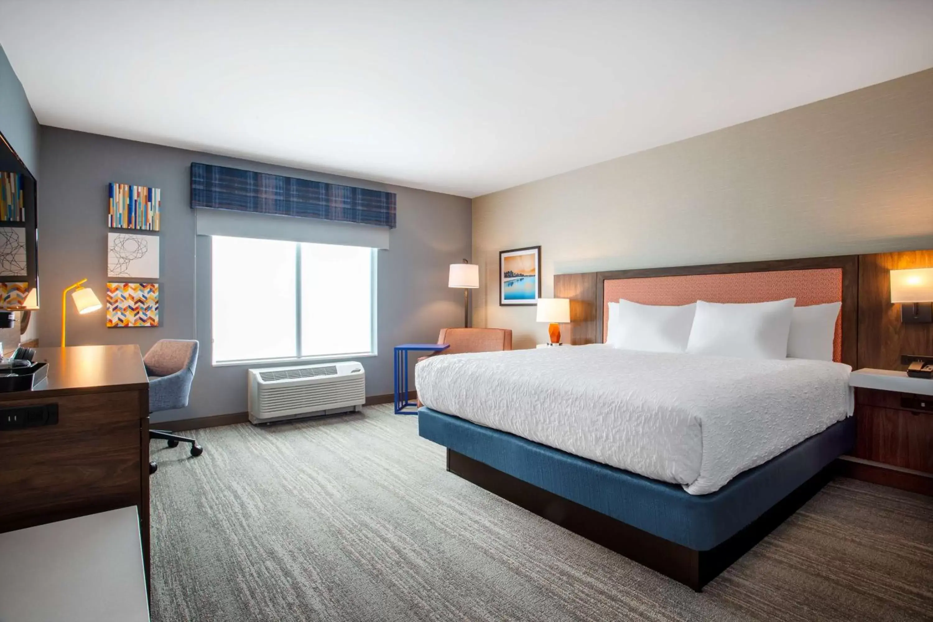 Bedroom, Bed in Hampton Inn & Suites North Port, Fl