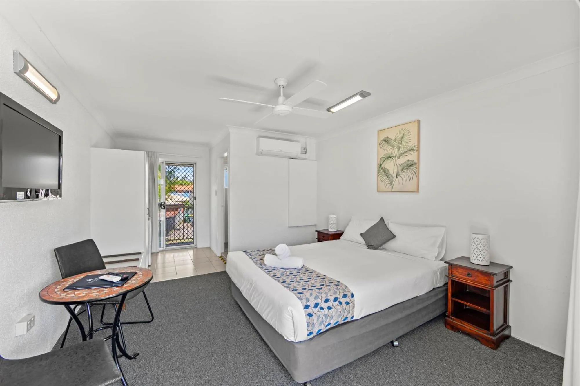 Photo of the whole room, Bed in Pottsville Beach Motel