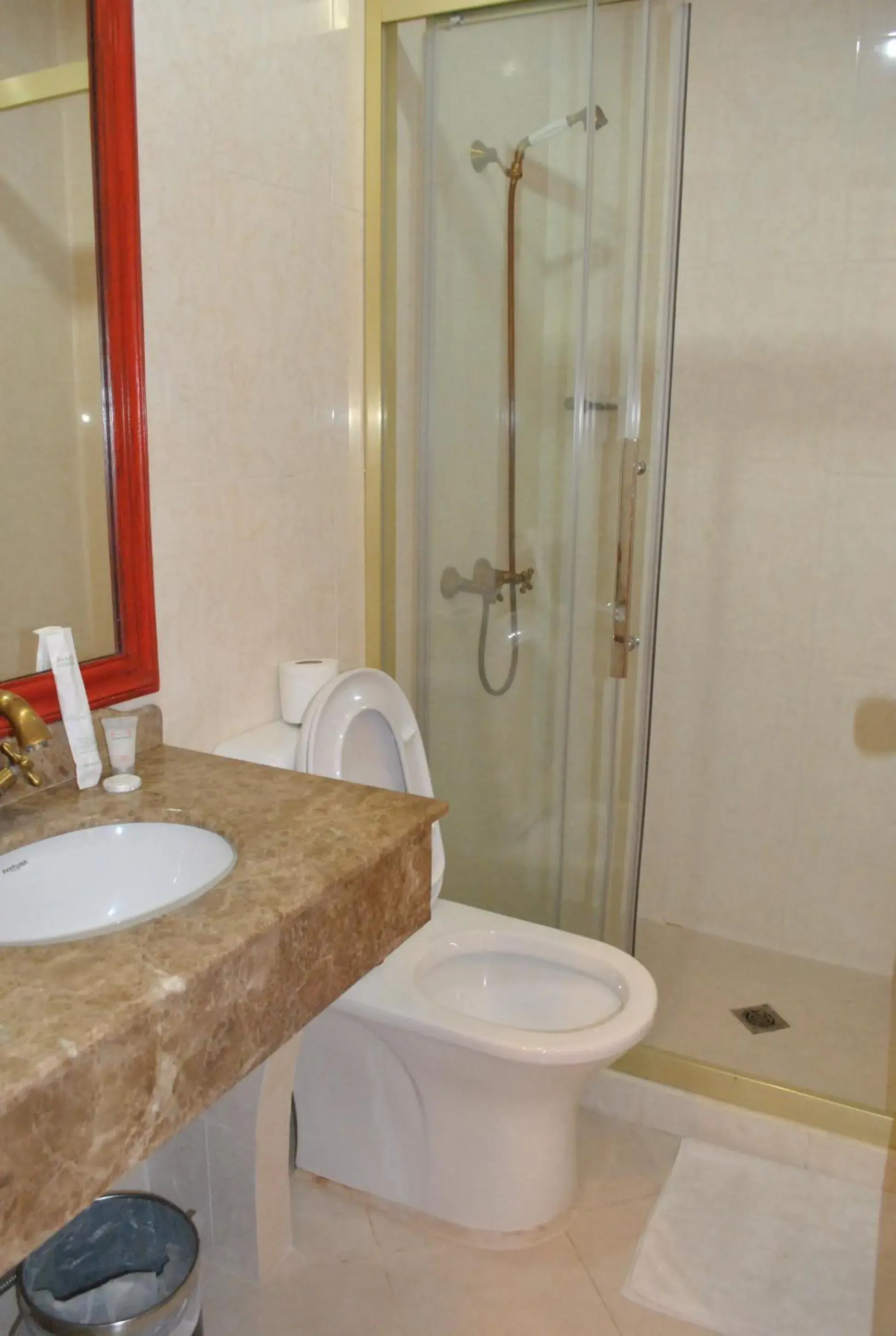 Shower, Bathroom in Dragon Home Inn
