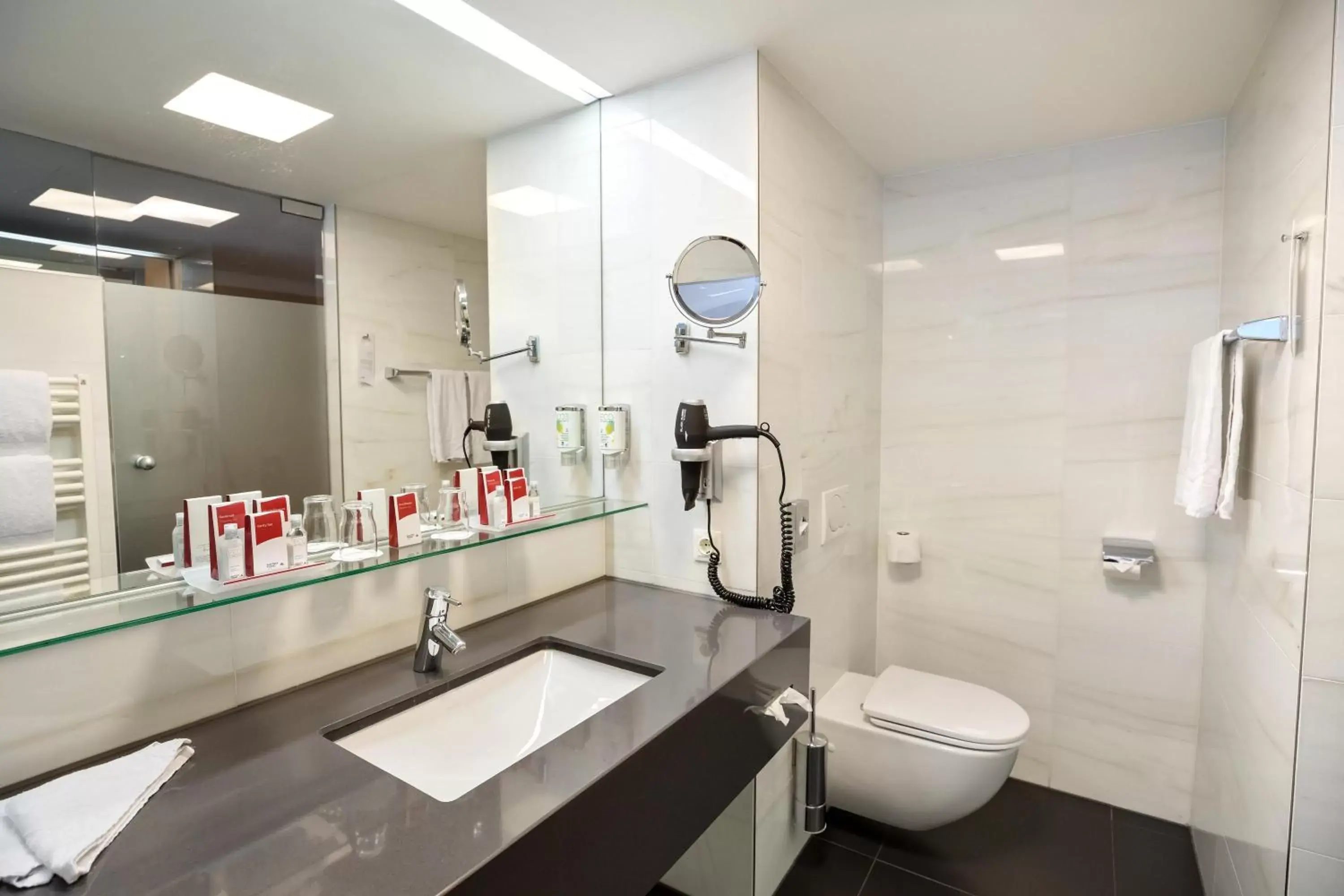 Toilet, Bathroom in Austria Trend Hotel Congress Innsbruck