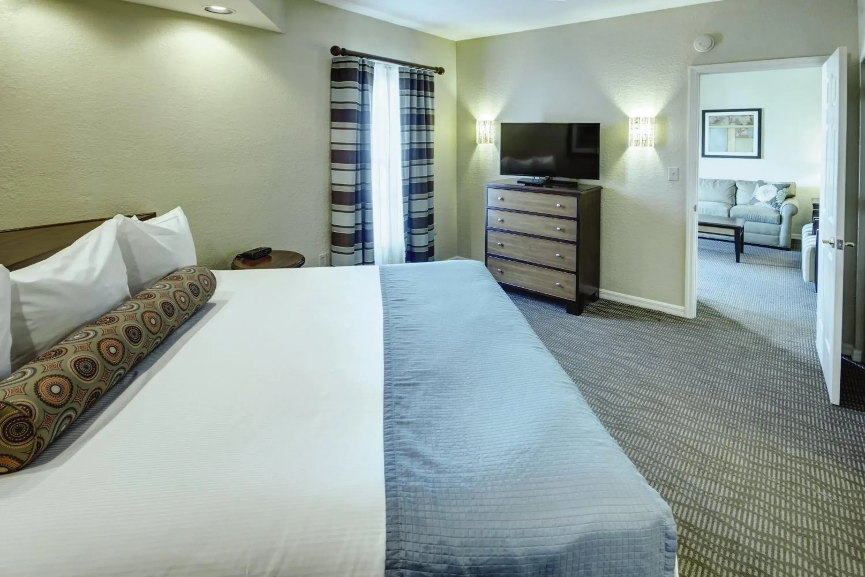 Photo of the whole room, Bed in Club Wyndham Star Island