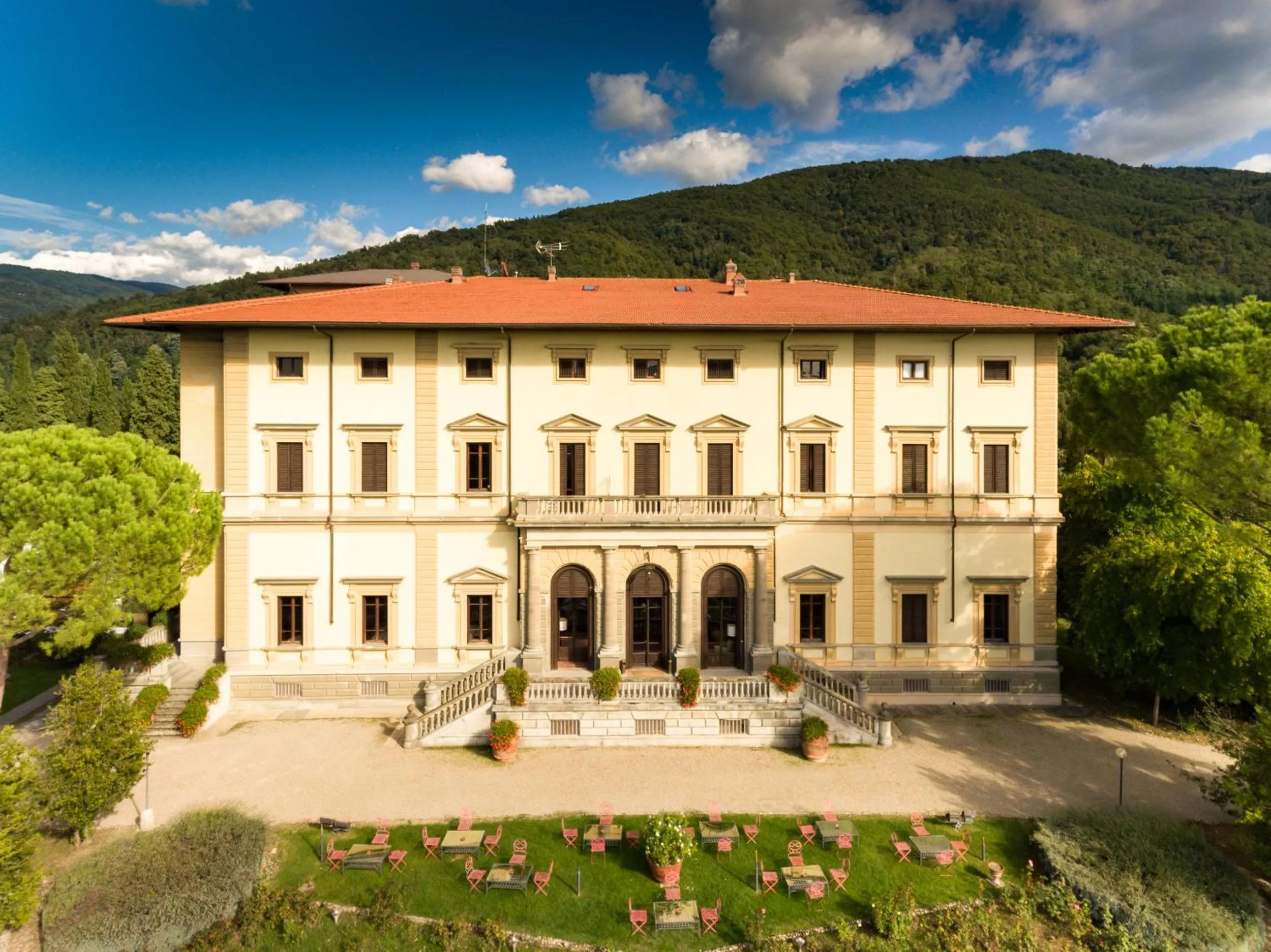 Decorative detail in Villa Pitiana