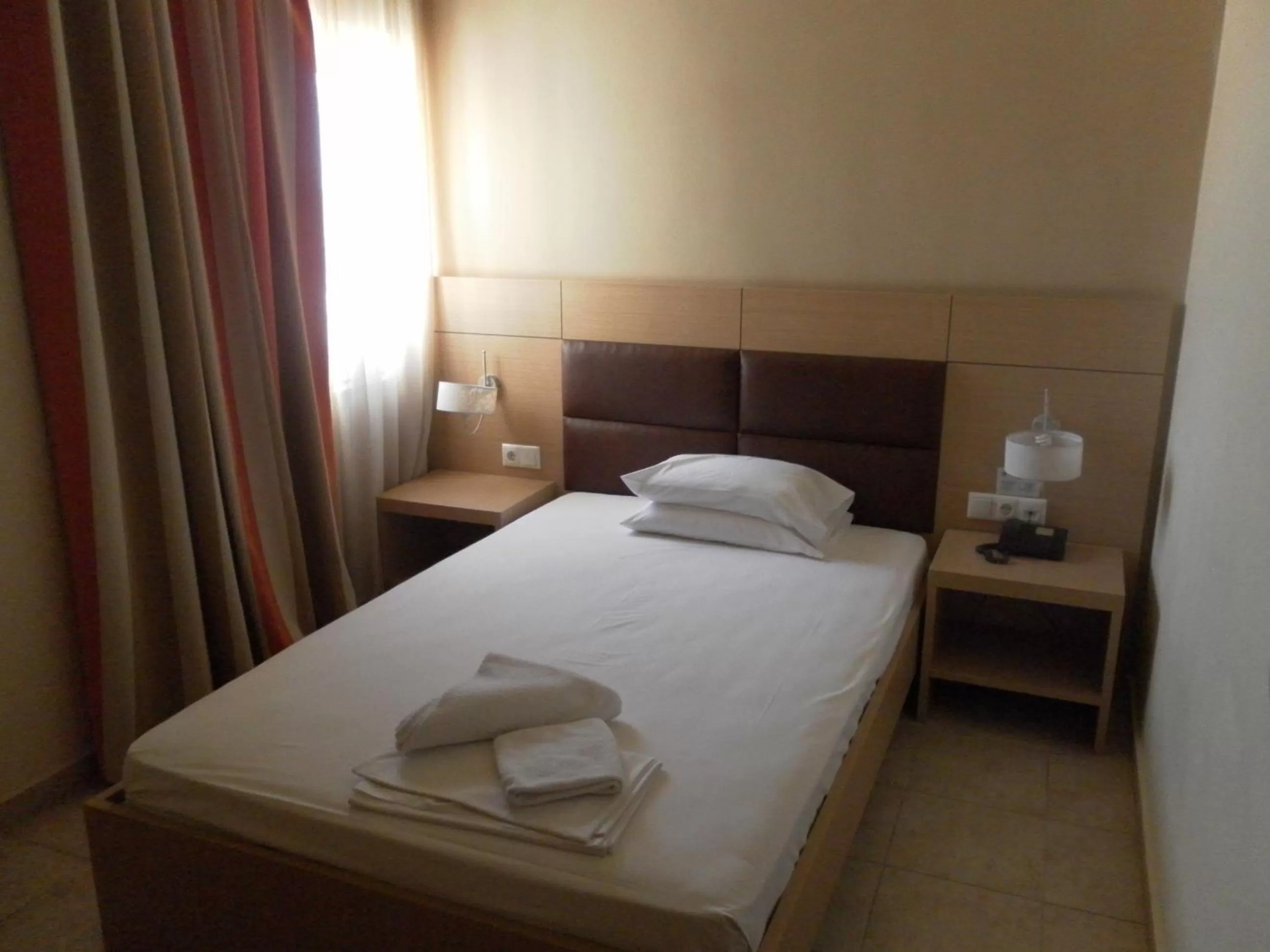 Bedroom, Bed in Esperia