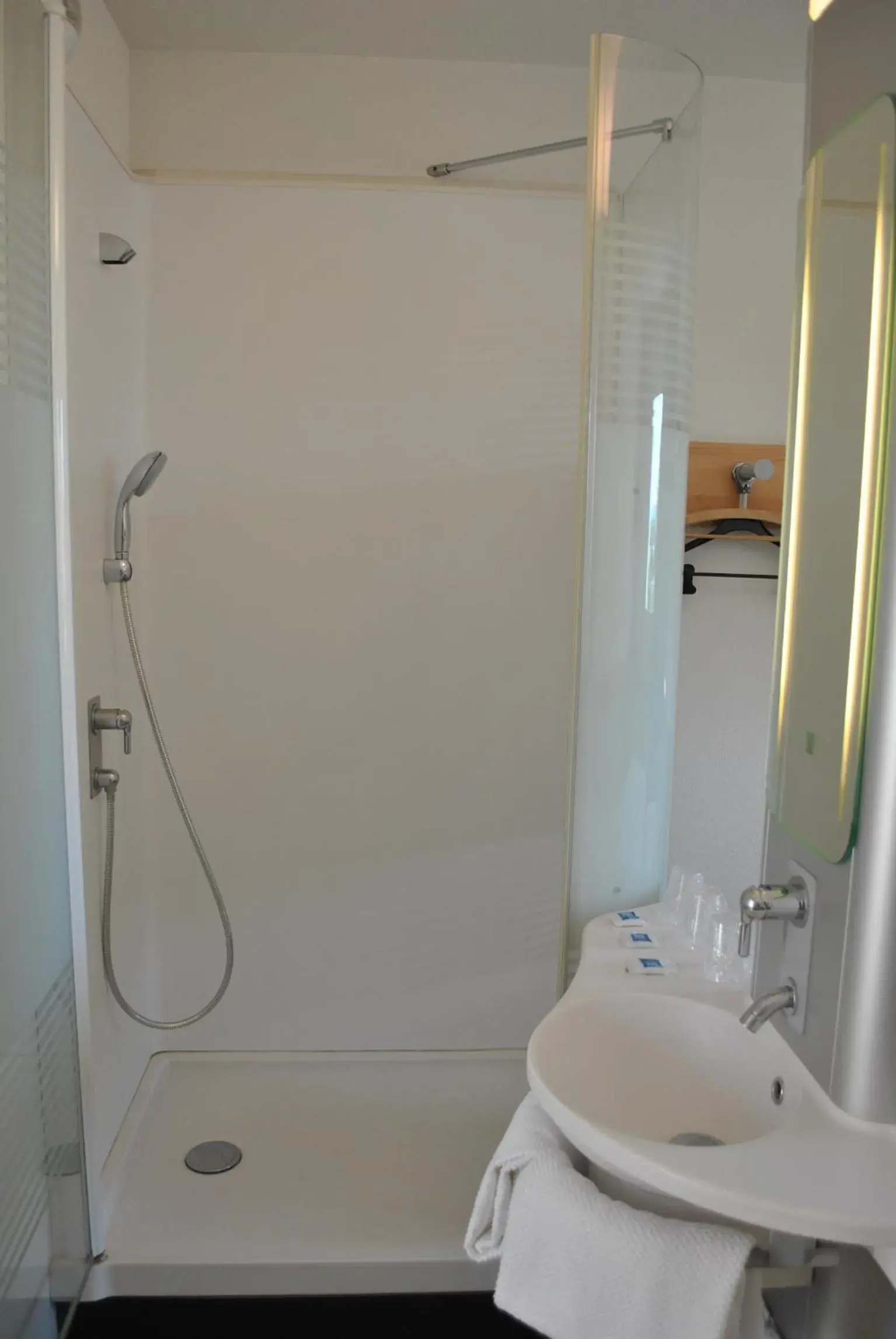 Shower, Bathroom in ibis budget Loriol Le Pouzin