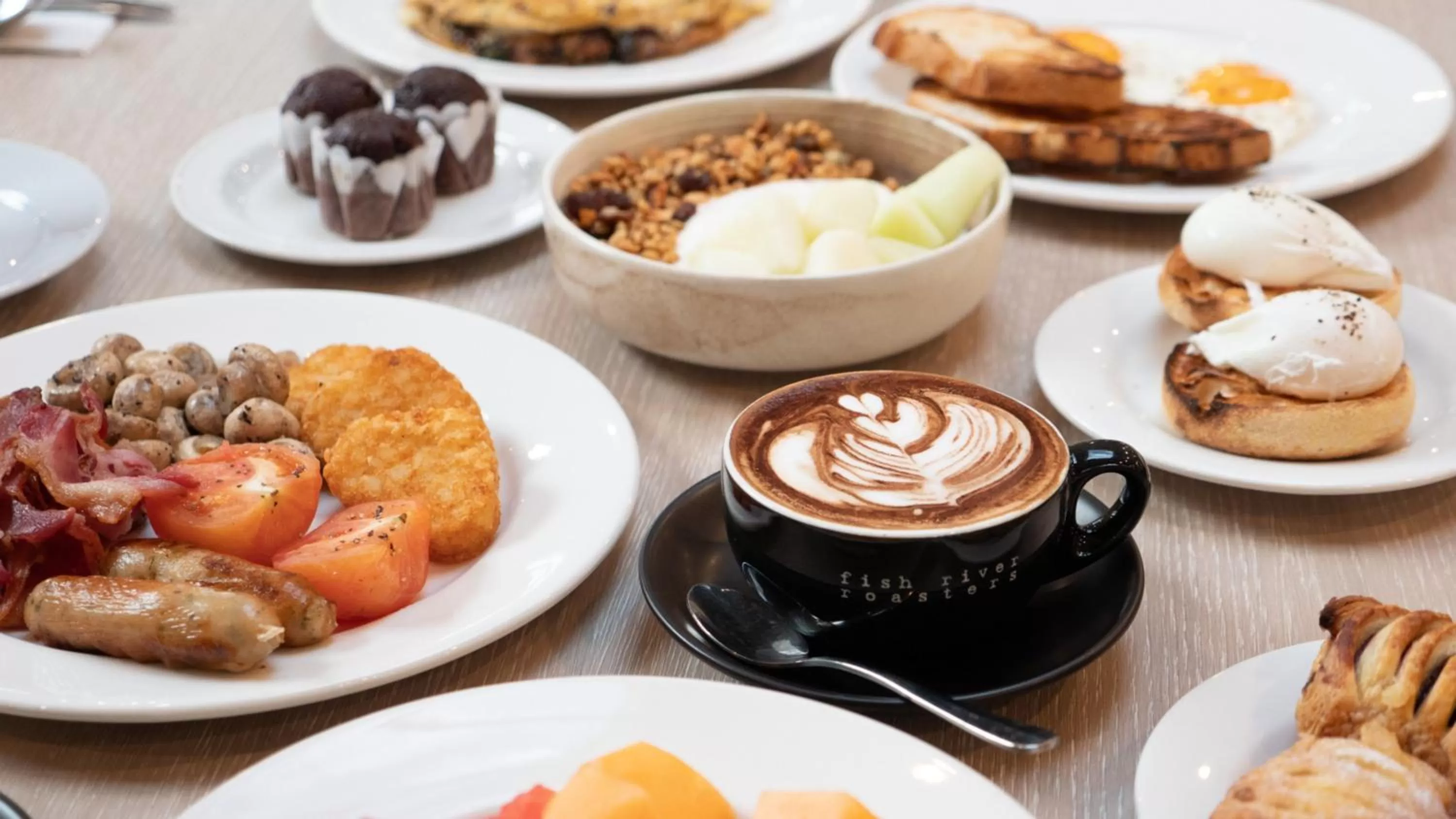 Restaurant/places to eat in Crowne Plaza Hawkesbury Valley by IHG