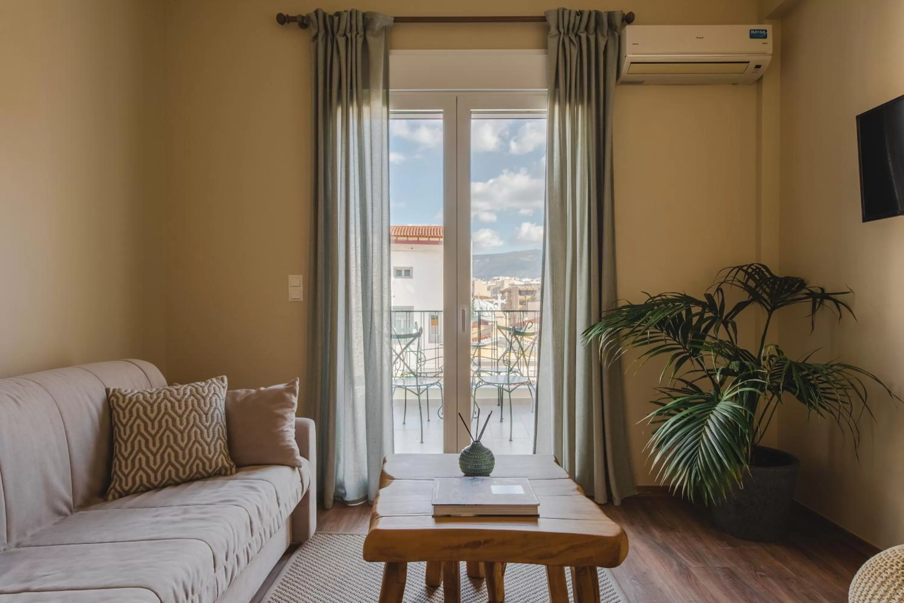 Living Stone Aparthotel