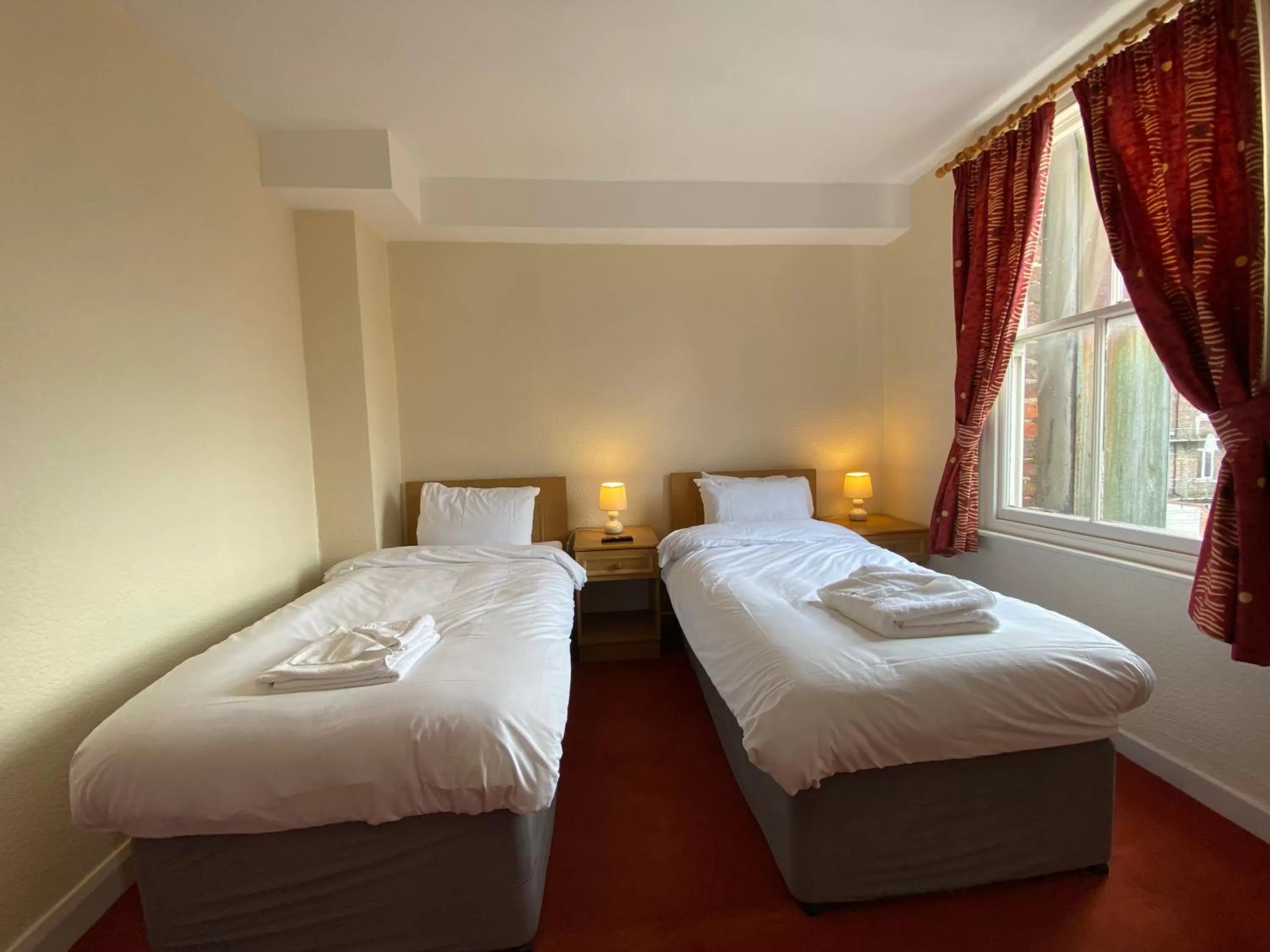 Standard Twin Room in The Victoria Hotel