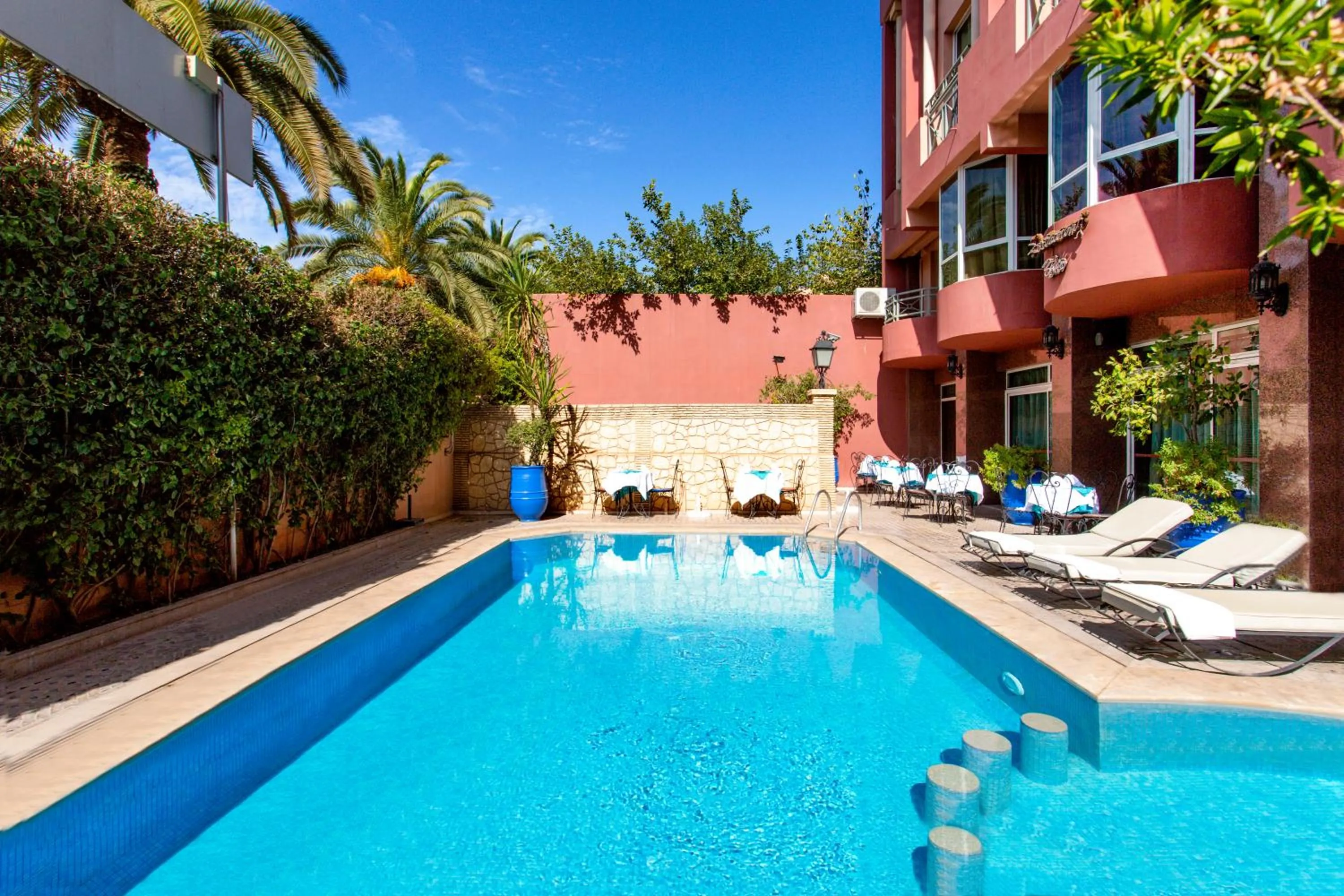 Swimming pool in Hotel Akabar