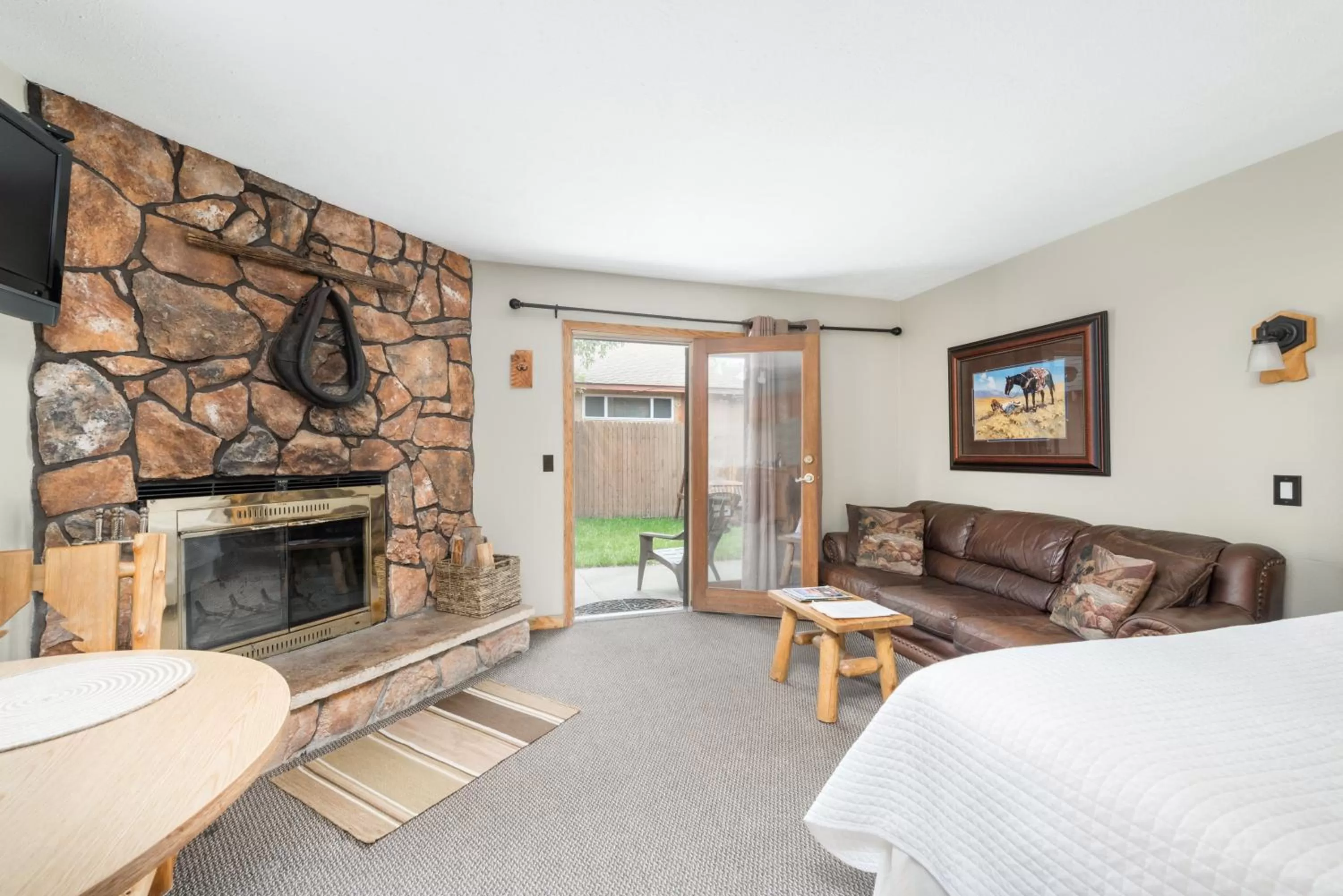 4 Seasons Inn on Fall River