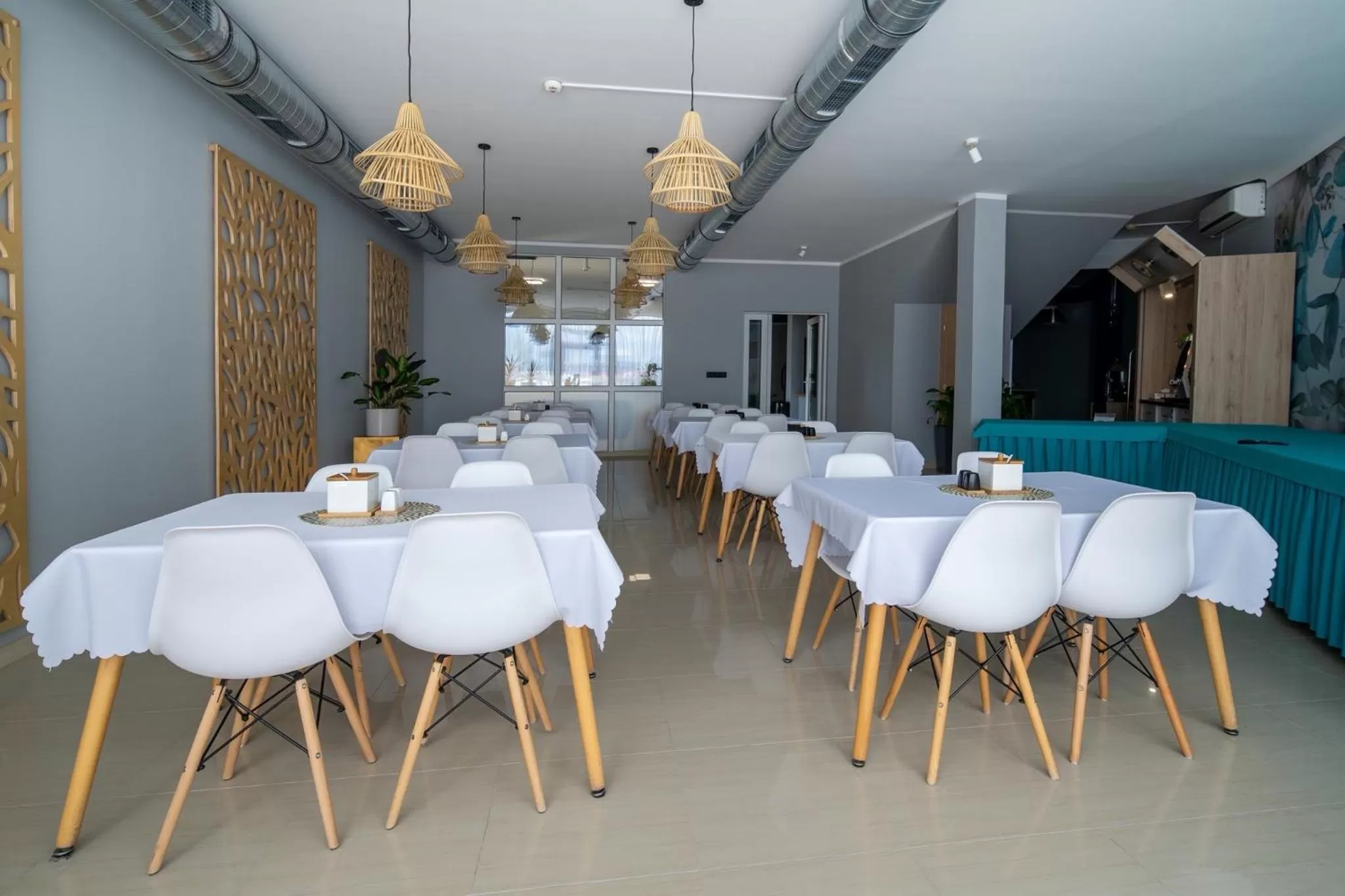 Restaurant/Places to Eat in Nowotel Stop and Sleep