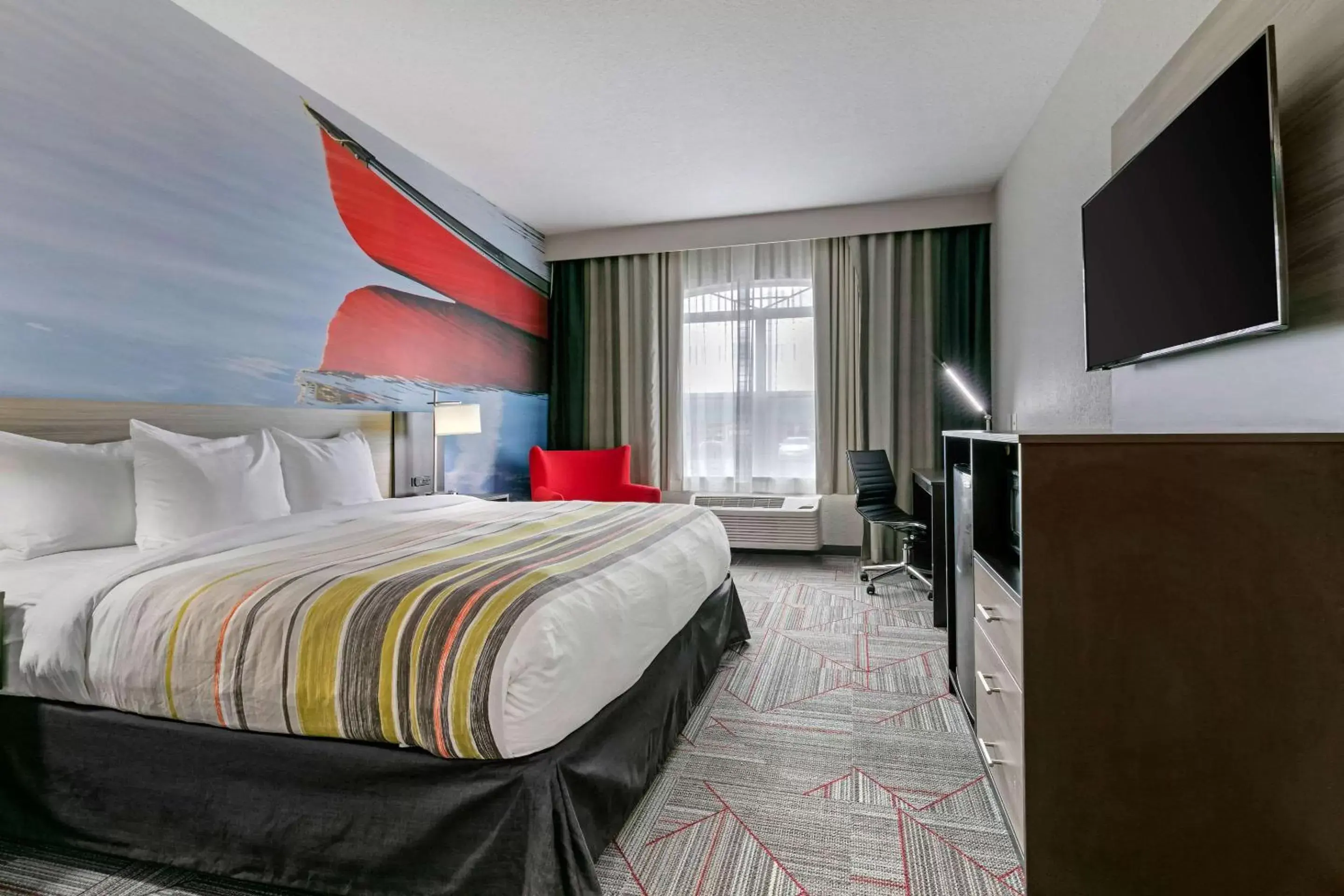 Photo of the whole room, Bed in Clarion Pointe Columbus-Bradley Park Photo of the whole room, Bed in Clarion Pointe Columbus-Bradley Park