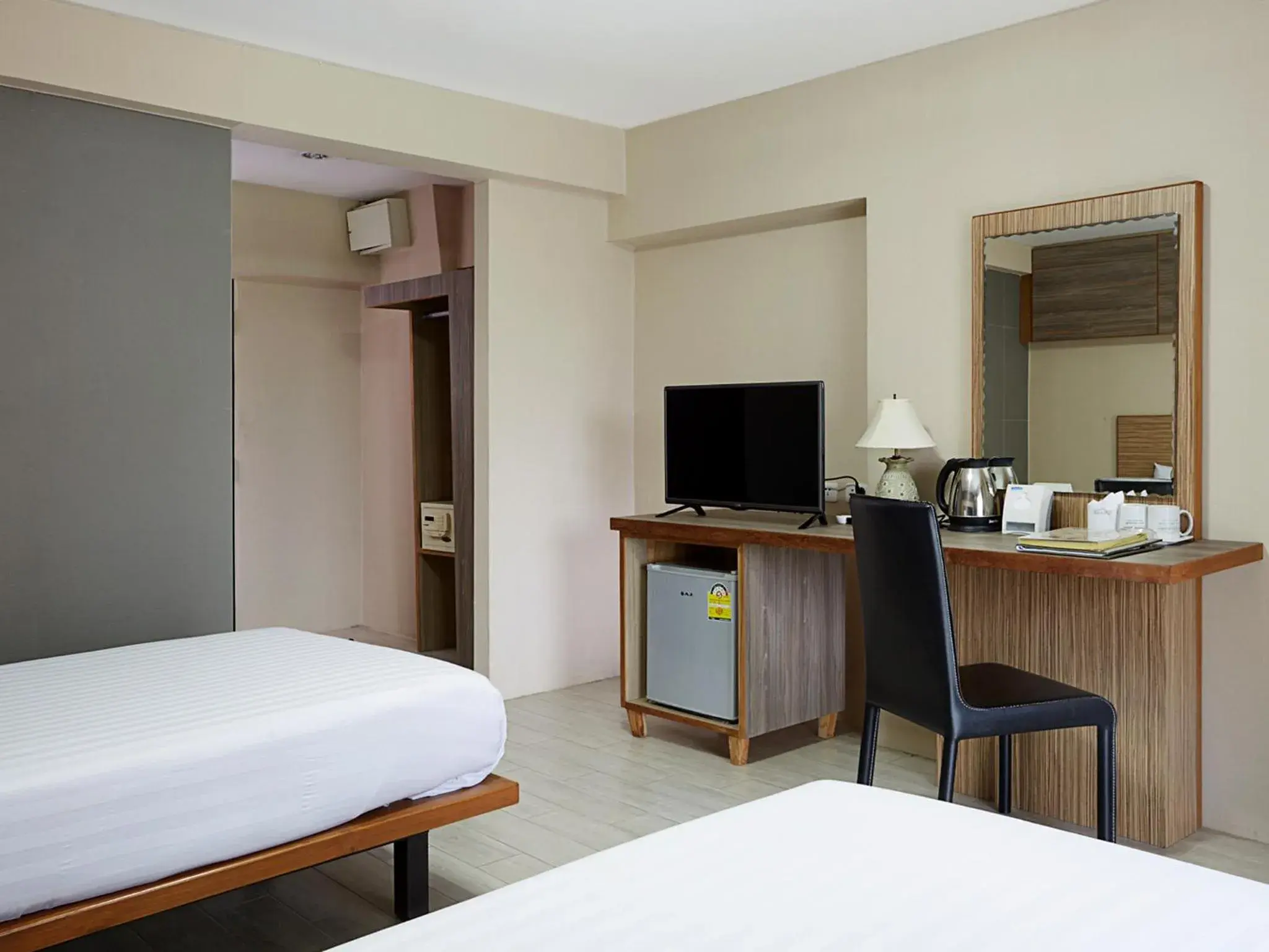 TV and multimedia, Room Photo in Watana Hotel