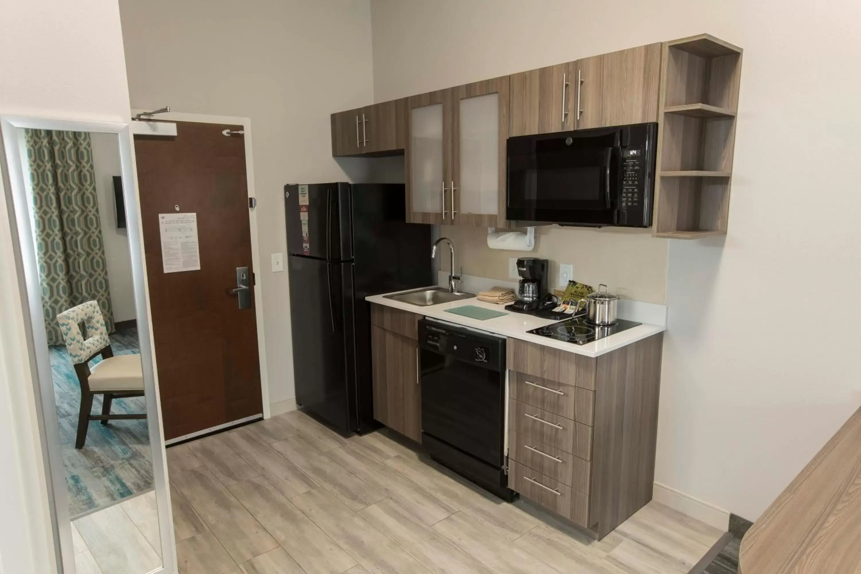 Photo of the whole room, Kitchen/Kitchenette in Candlewood Suites - McDonough, an IHG Hotel